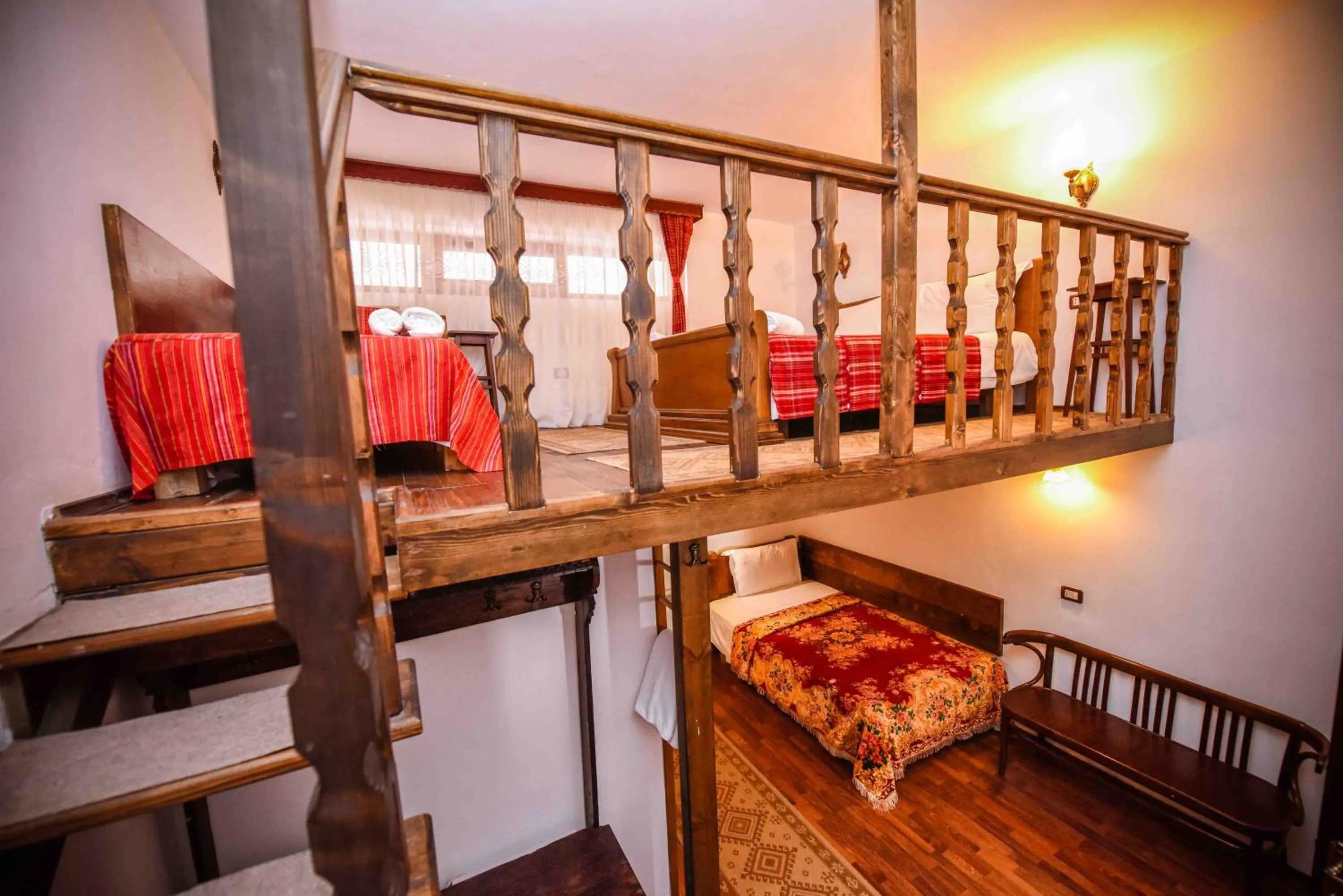 Restaurant/places to eat, Bed in Hotel Tradita