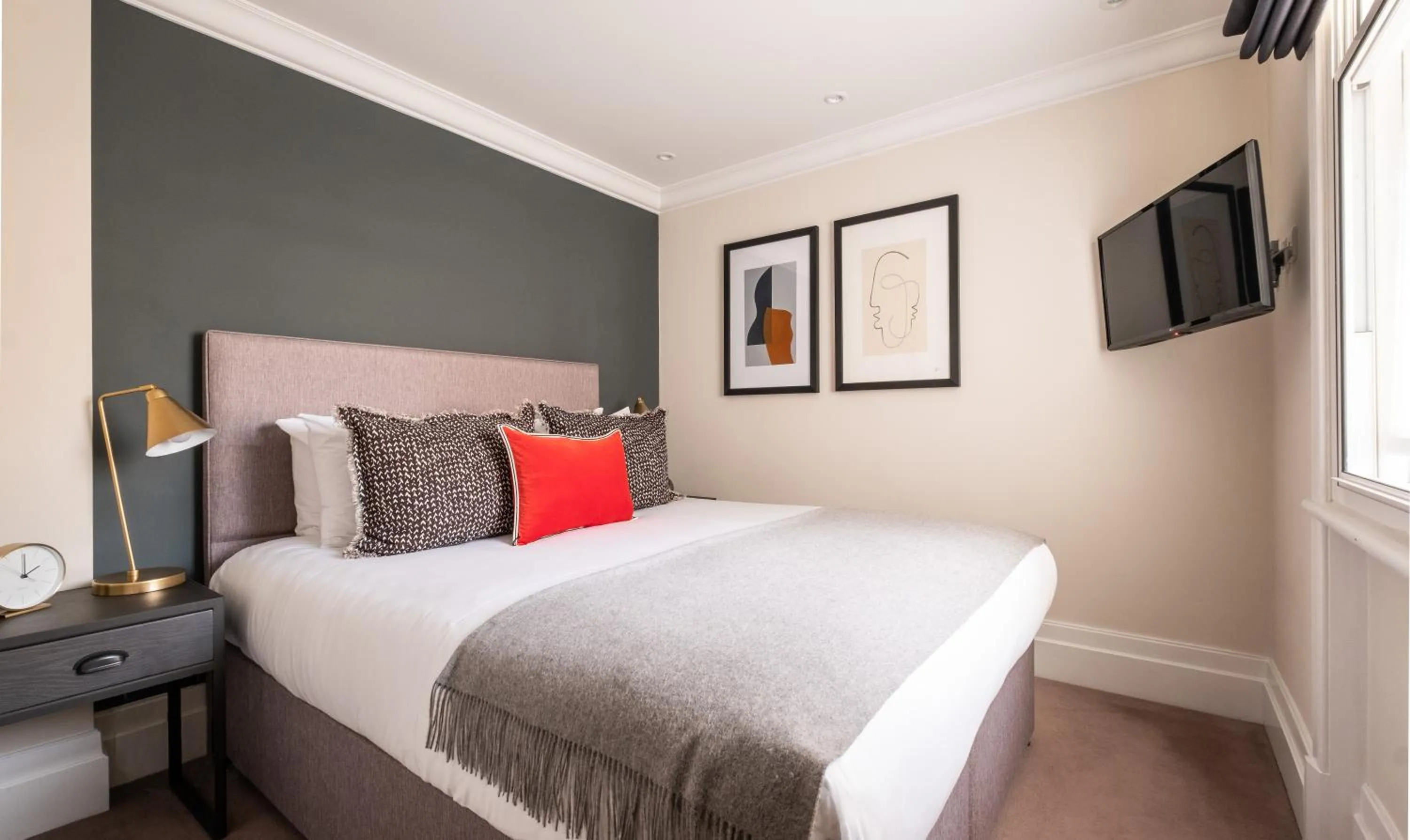 Bedroom, Bed in Native Mayfair