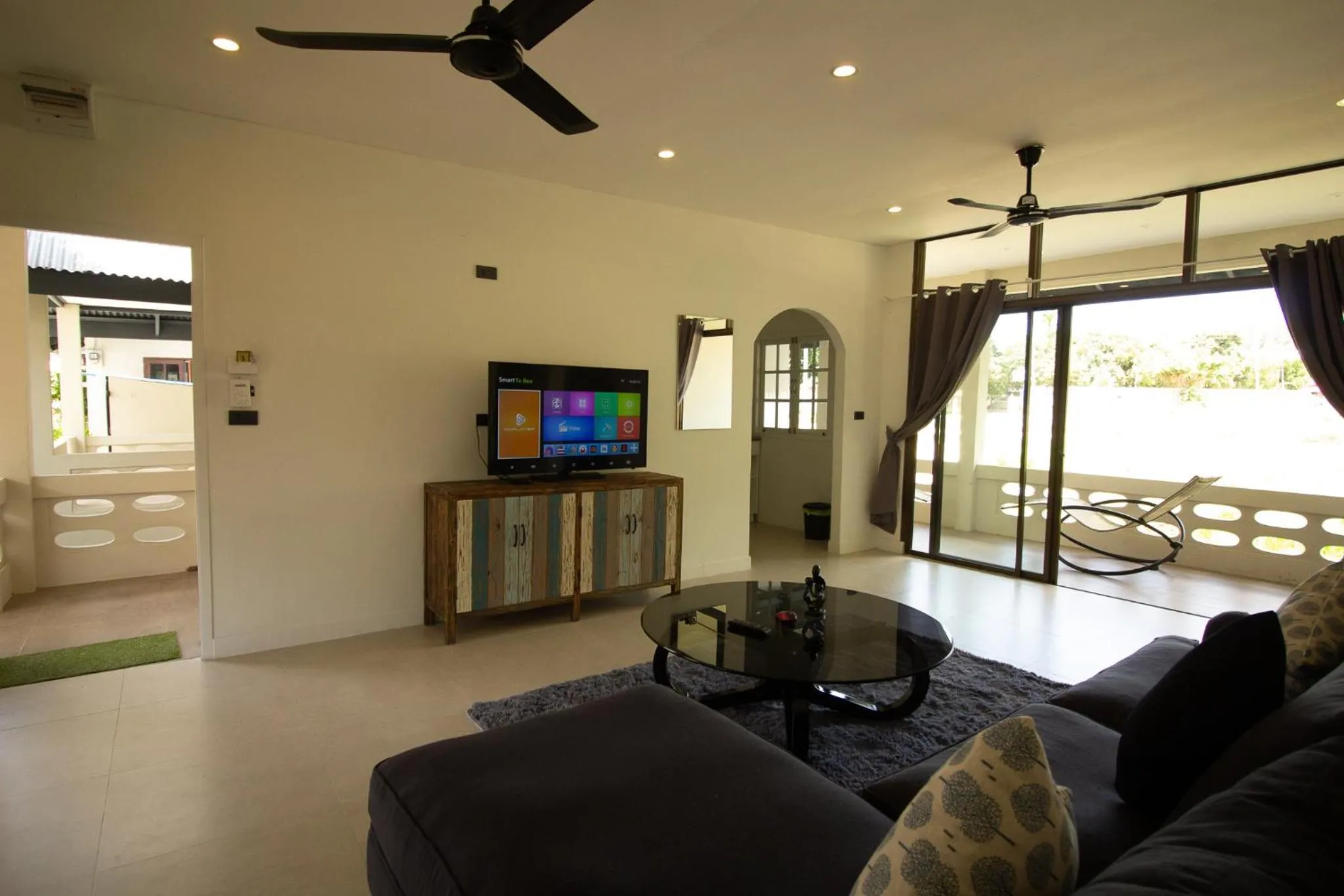 Communal lounge/ TV room in Aussieland Bungalows