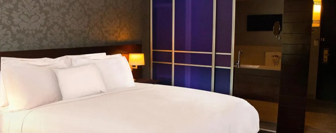 Photo of the whole room, Bed in The Royal Regency Hotel