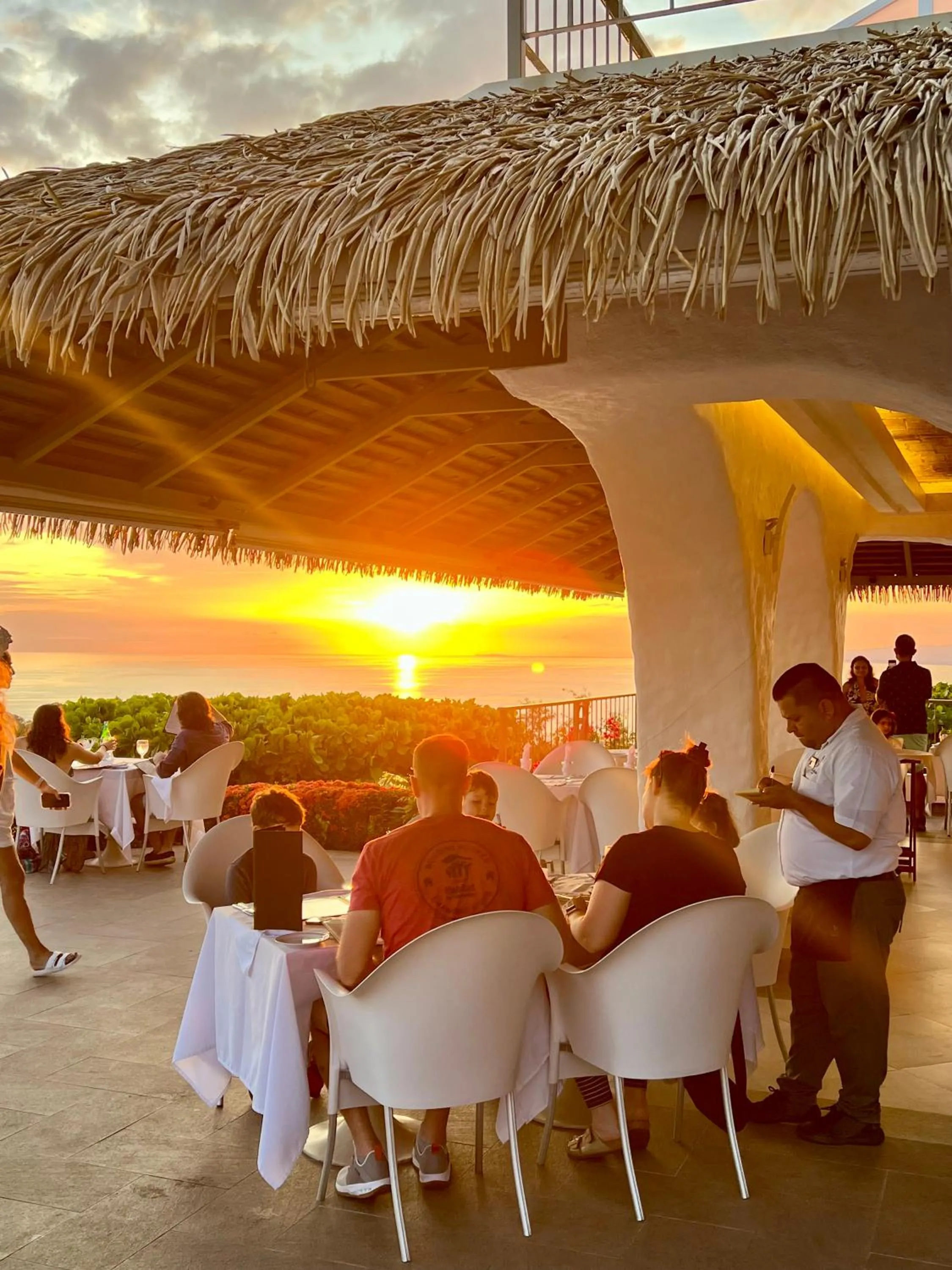 Restaurant/places to eat in Hotel La Mariposa