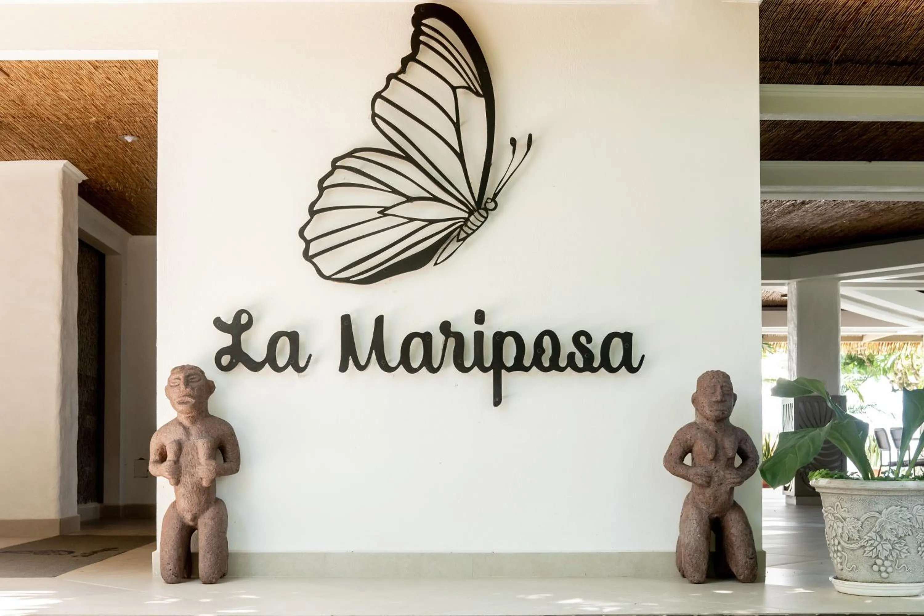 Facade/entrance in Hotel La Mariposa