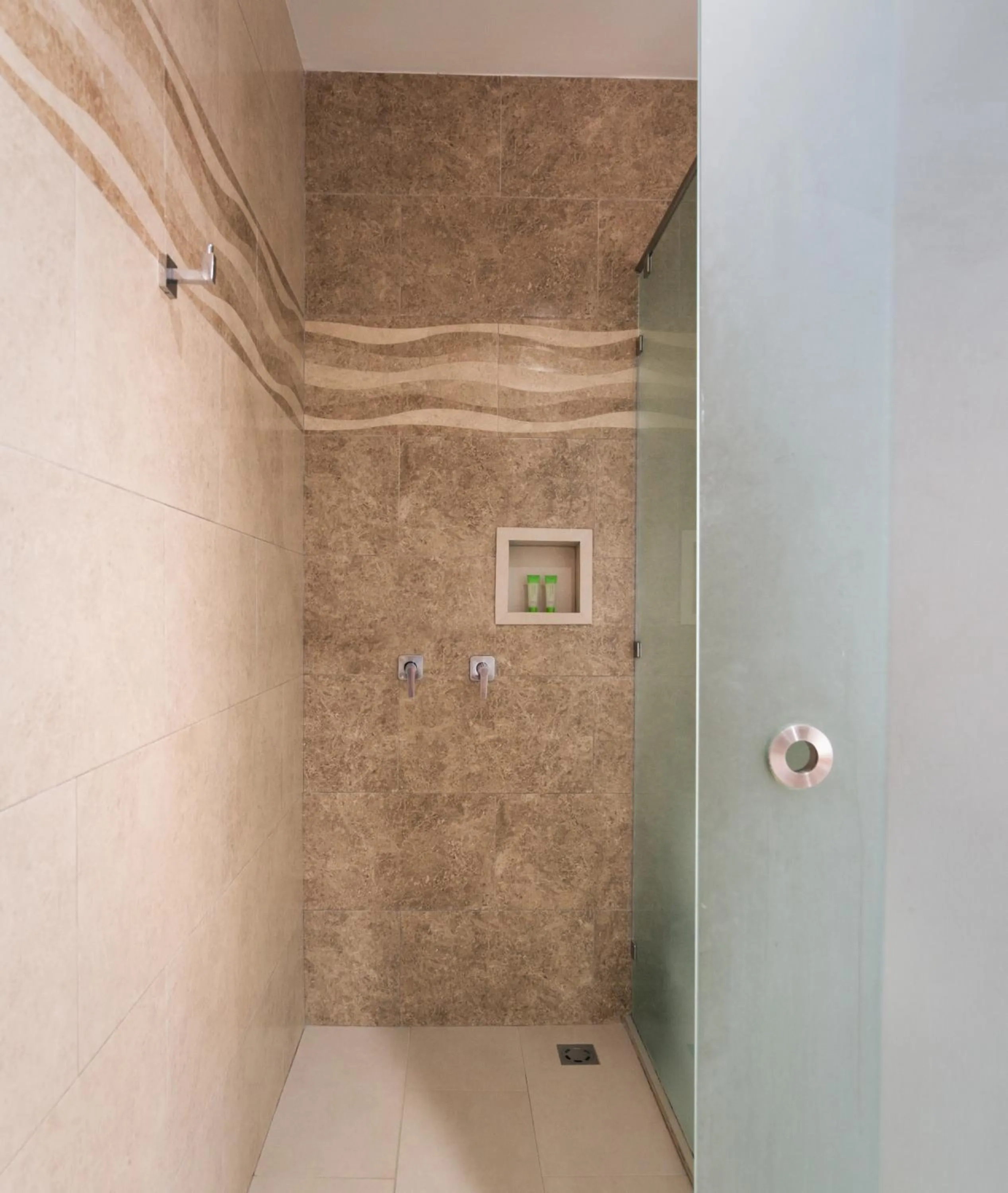 Shower in Hotel La Mariposa