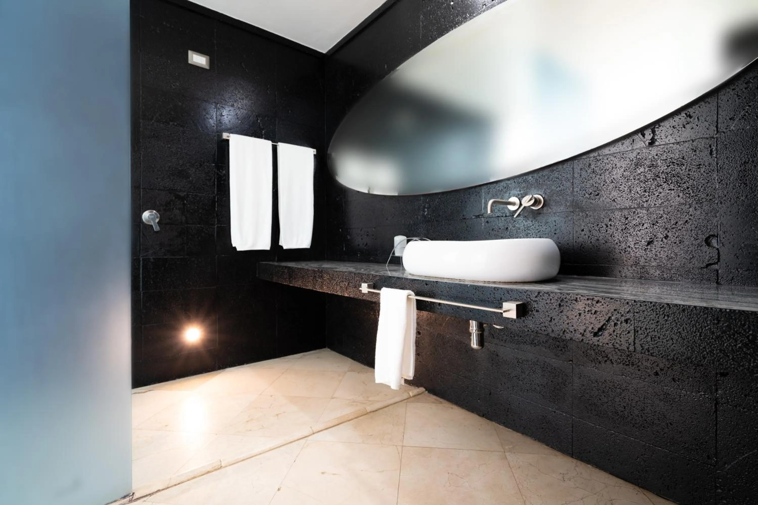 Shower in Hotel La Mariposa