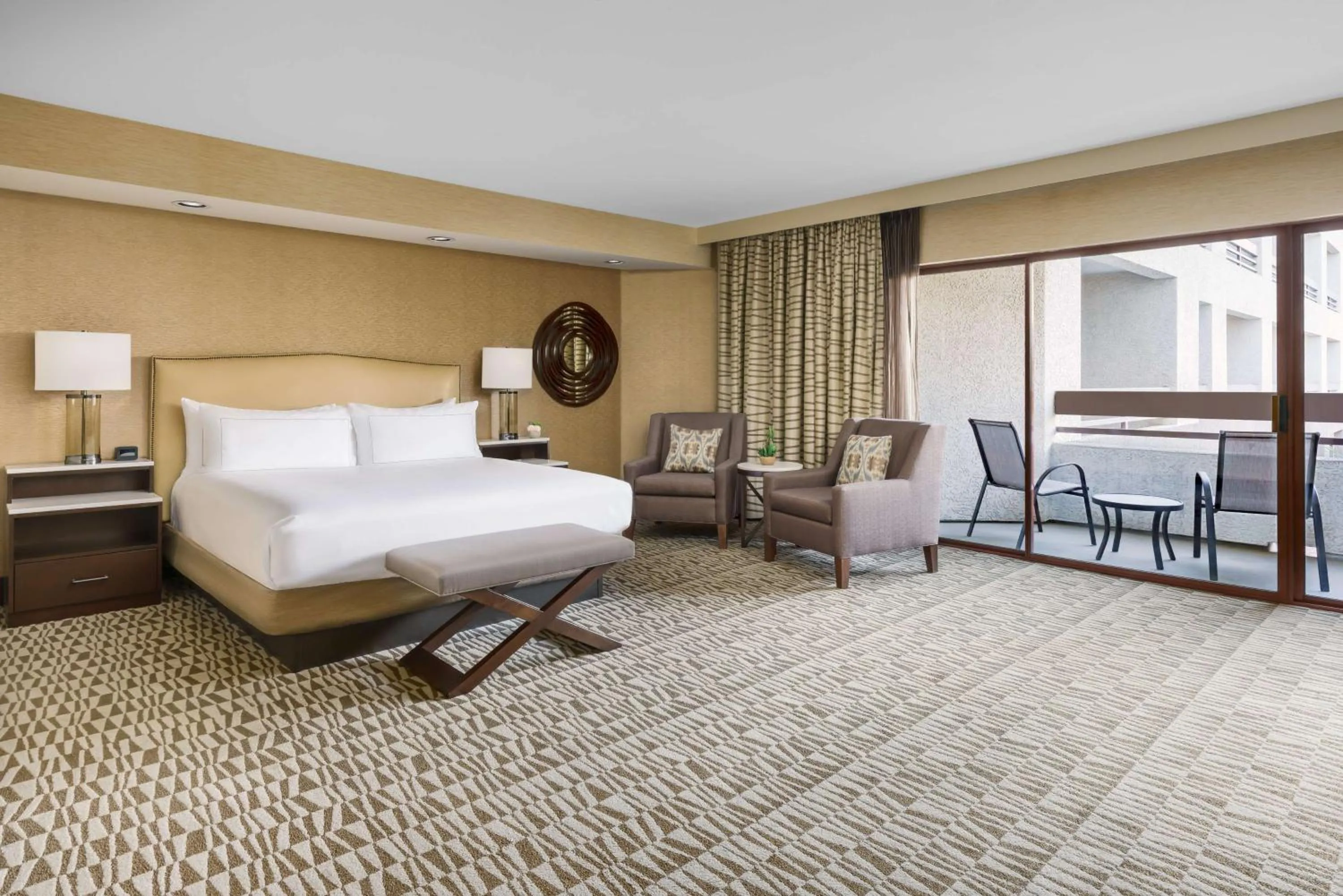 Bed in Hilton Phoenix Airport