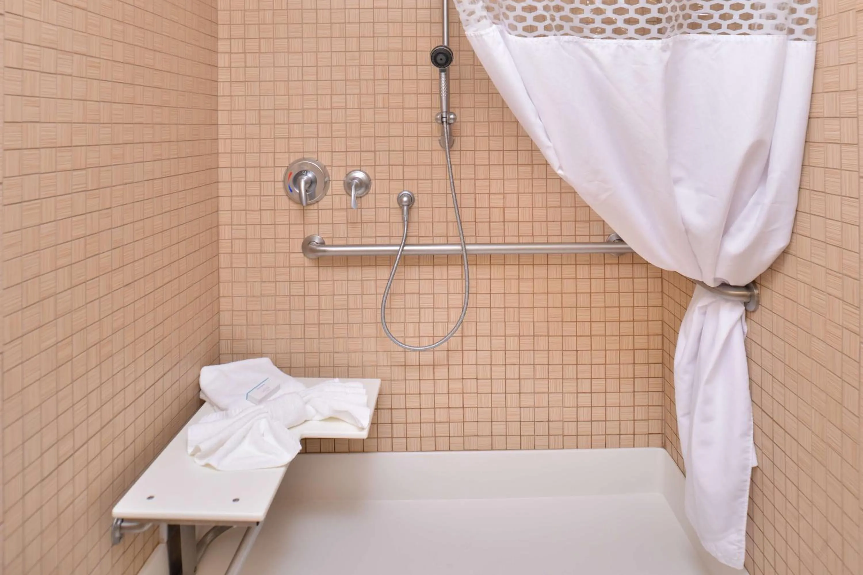 Bathroom in Hampton Inn Iowa City/University Area