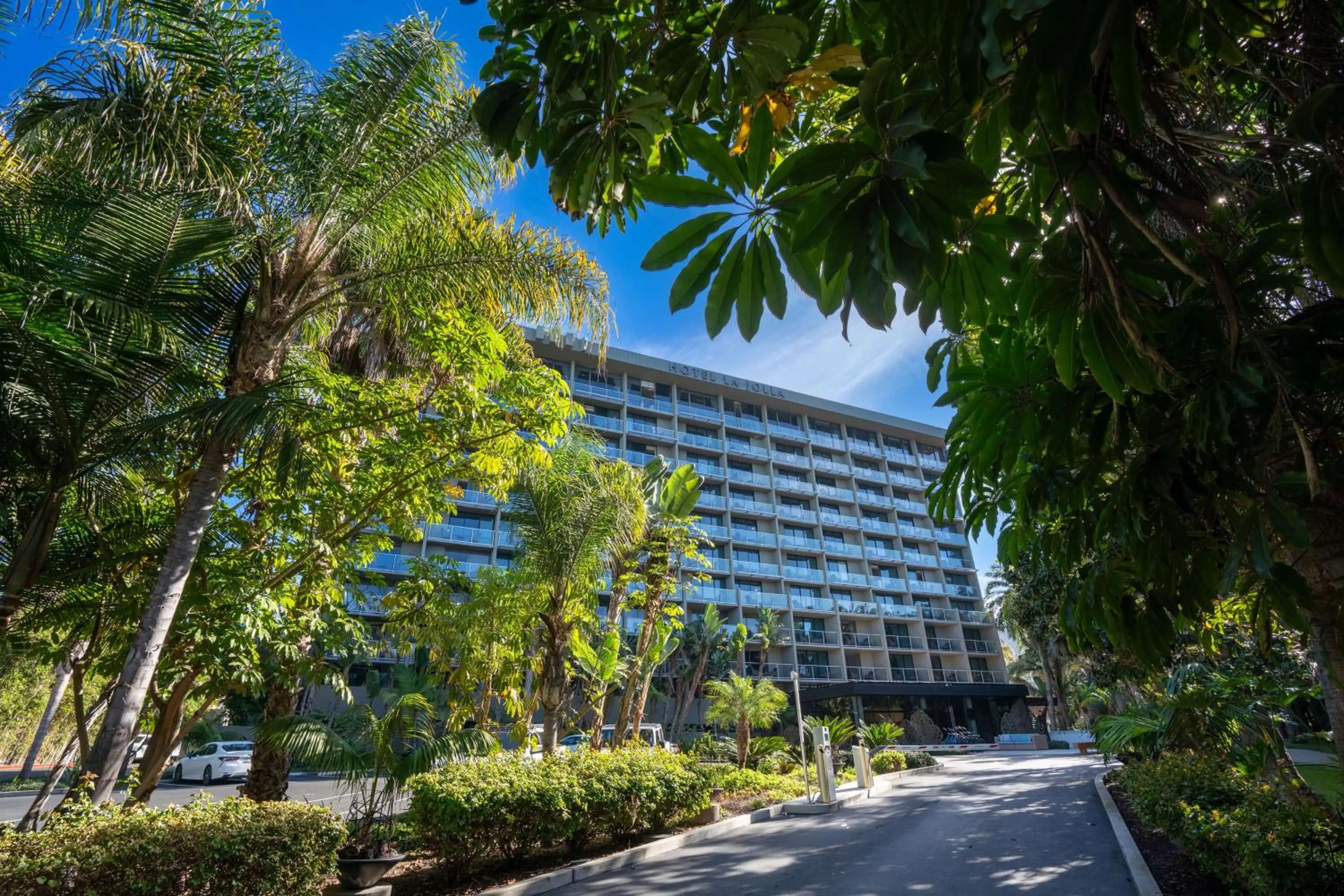 Property building in Hotel La Jolla, Curio Collection by Hilton