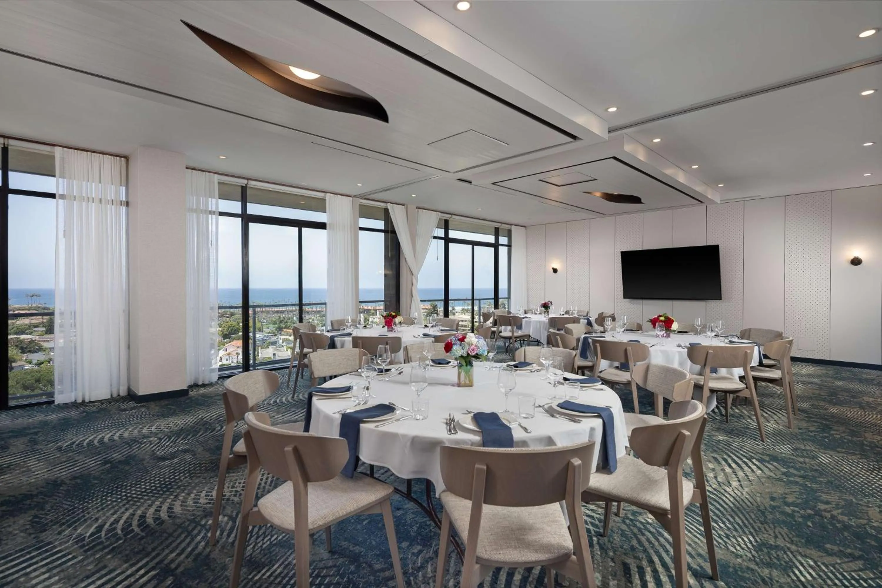 Meeting/conference room in Hotel La Jolla, Curio Collection by Hilton