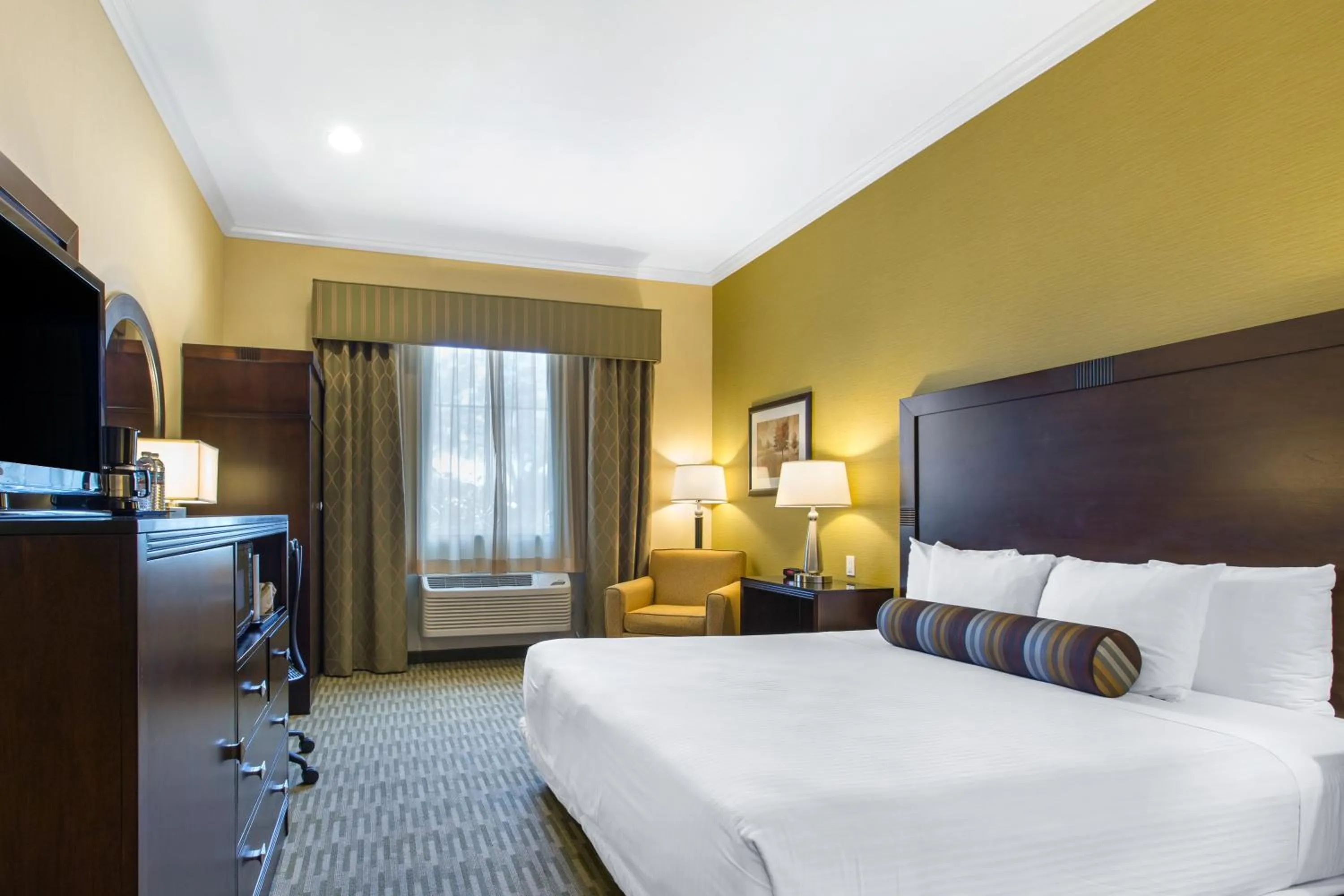 Bed in The Oaks Hotel & Suites