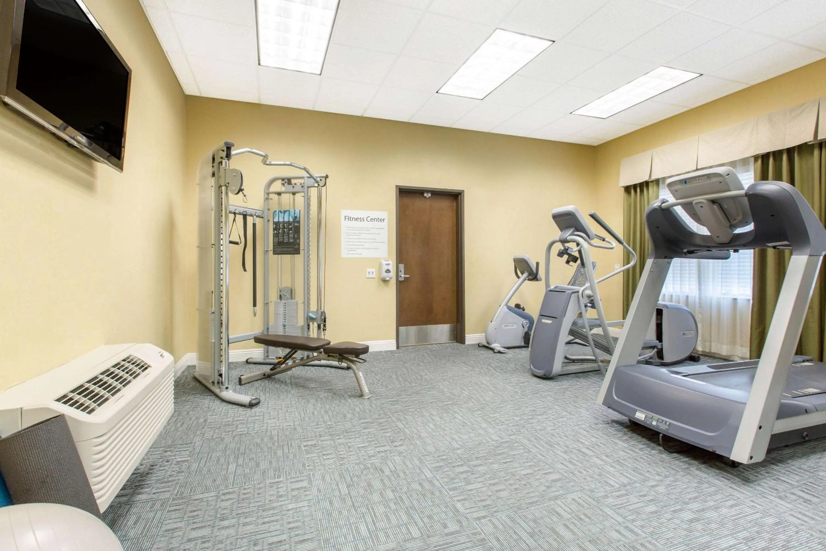 Fitness centre/facilities in The Oaks Hotel & Suites
