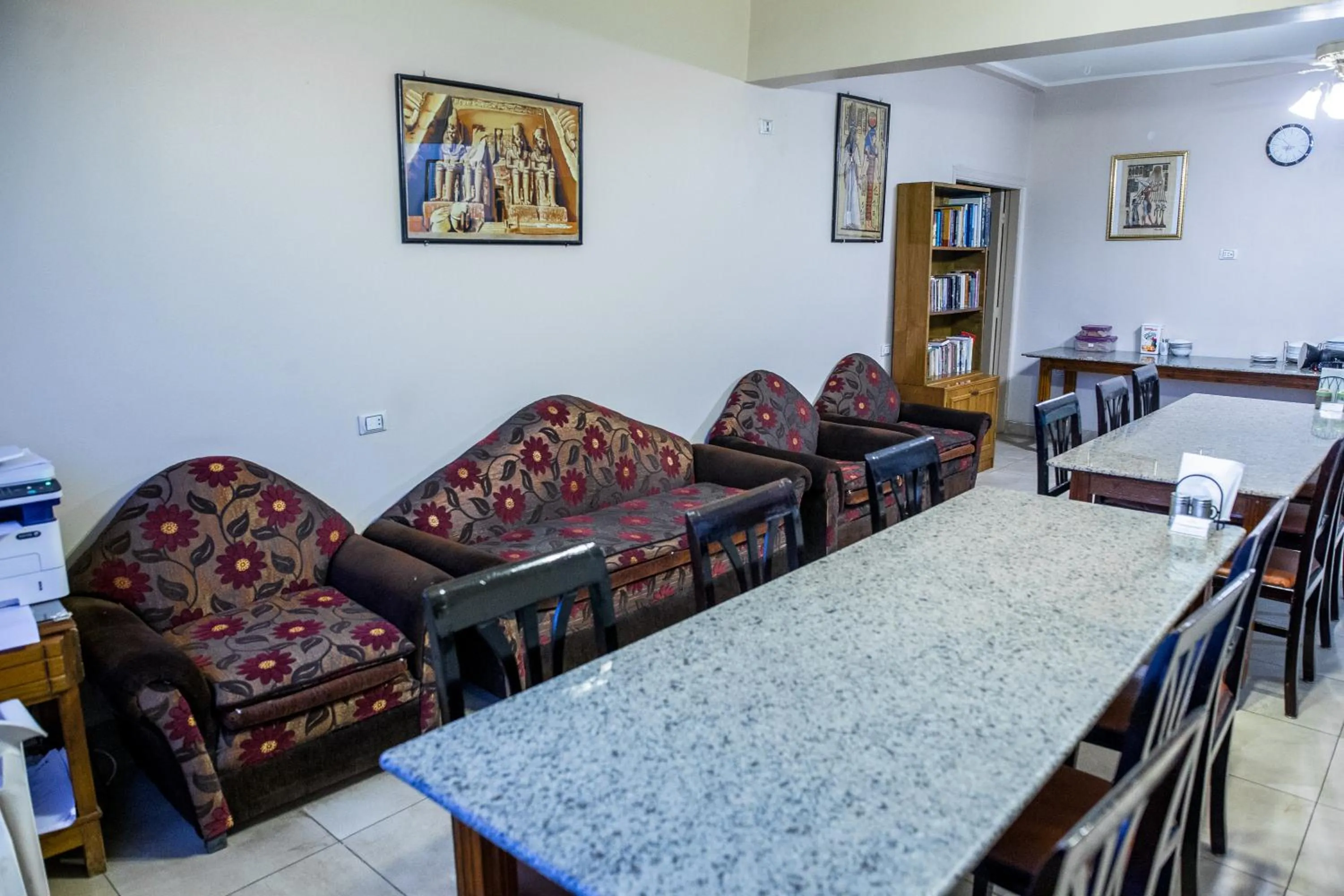 Coffee/tea facilities in Guardian Guest House