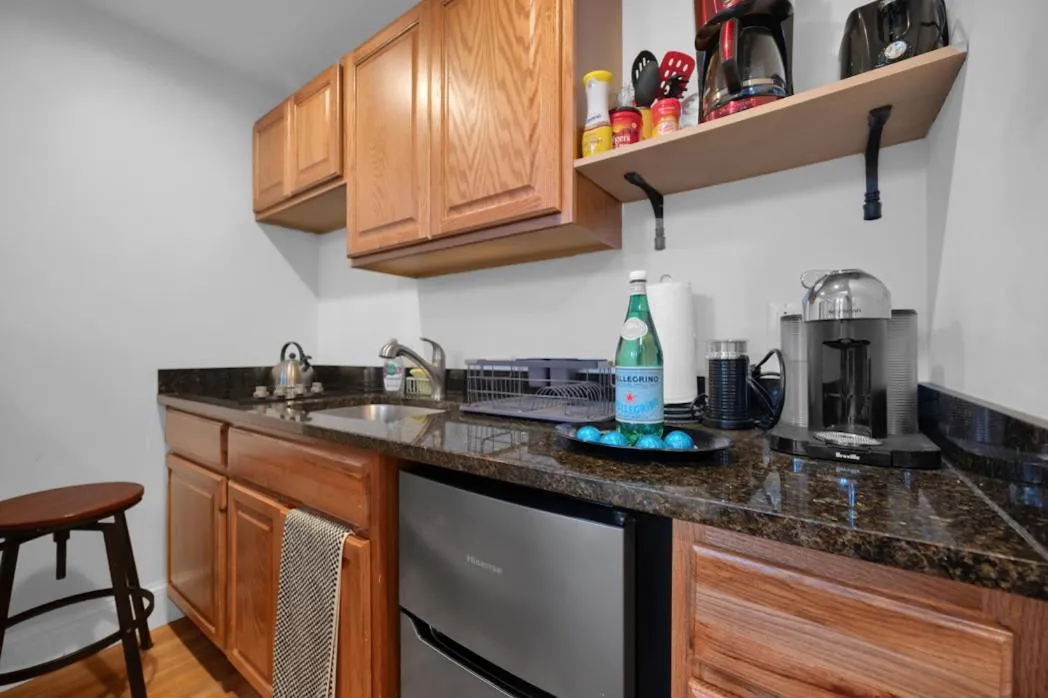 Amazing Location studio parking