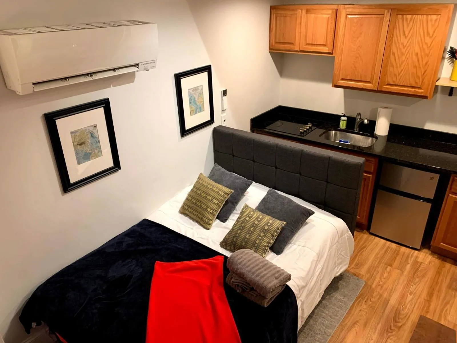 Bed in Amazing Location studio parking