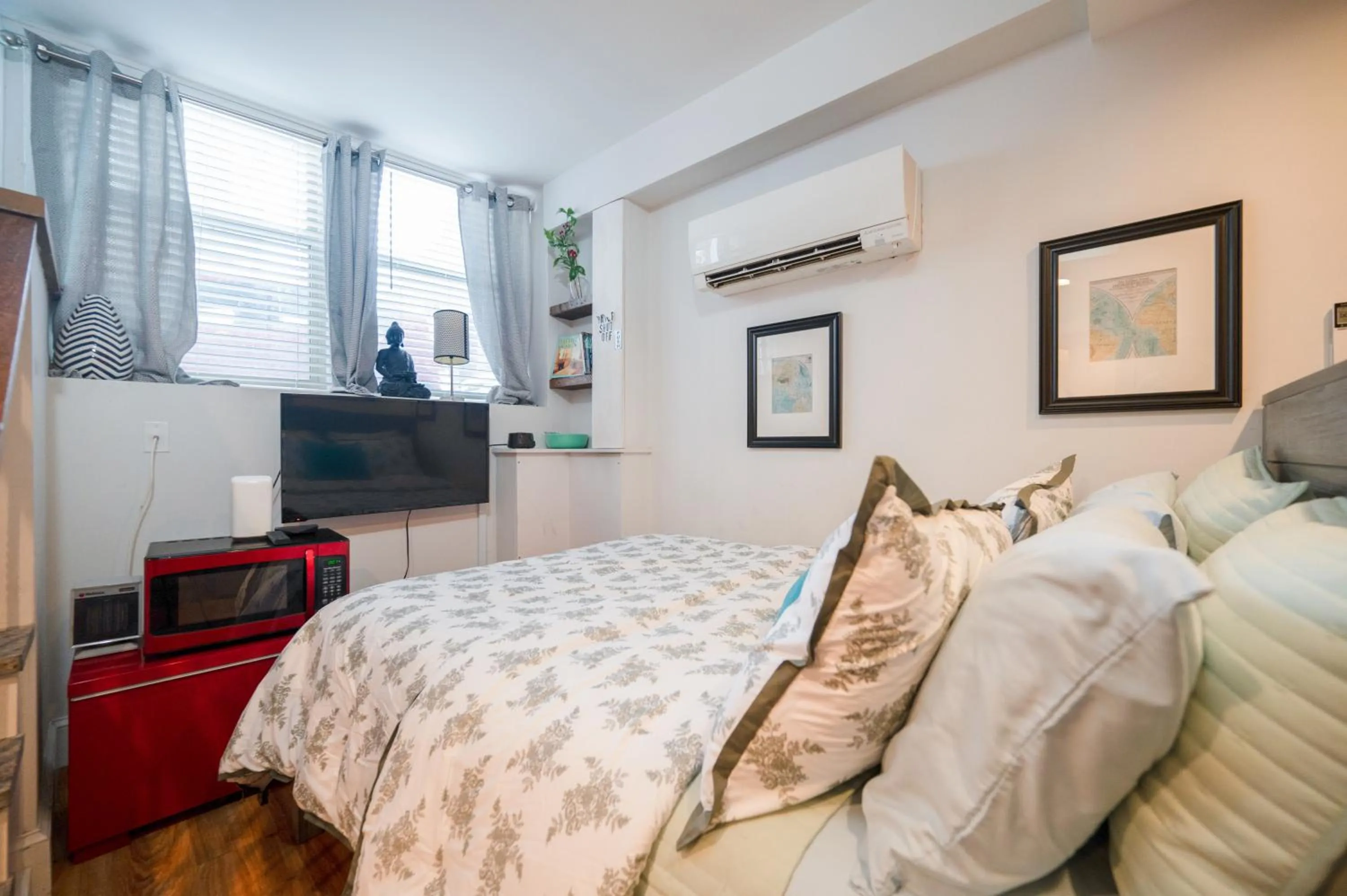 Bed in Amazing Location studio parking