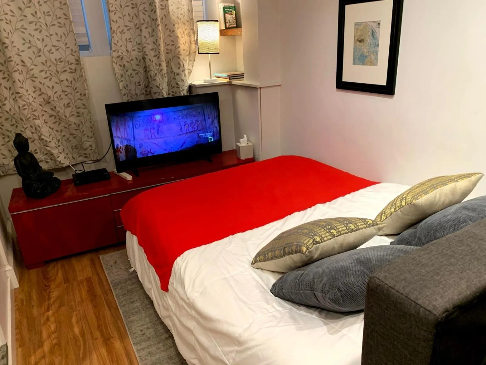 Bed in Amazing Location studio parking