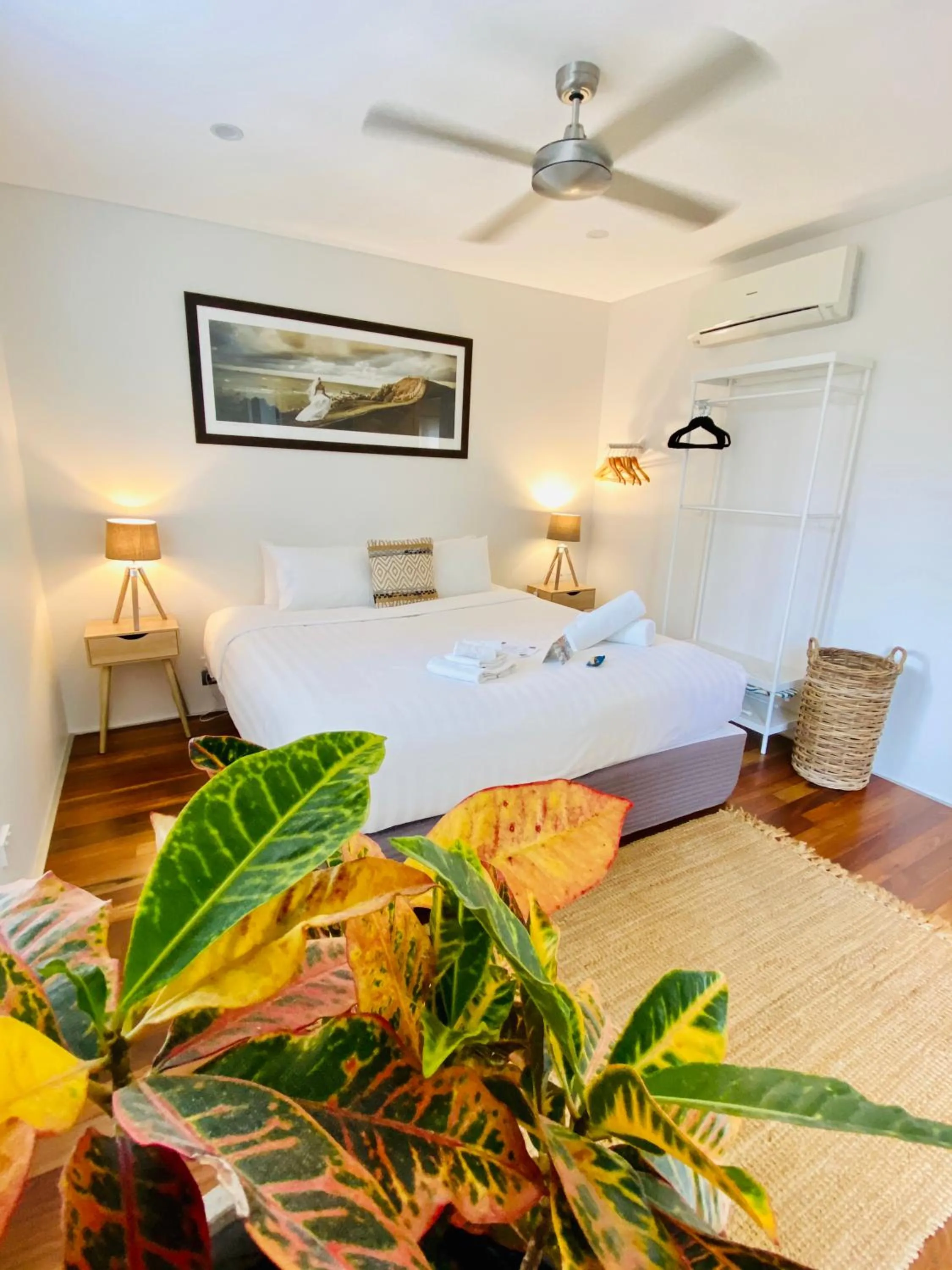 Hot Tub, Bed in Bayhaven Lodge