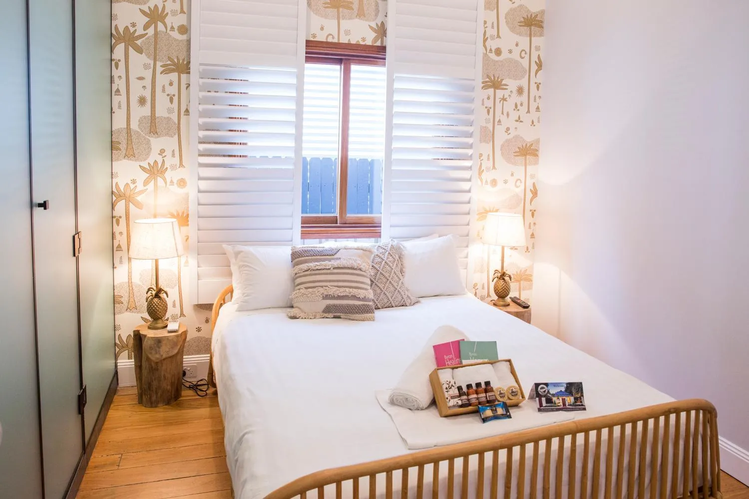 Bedroom, Bed in Bayhaven Lodge