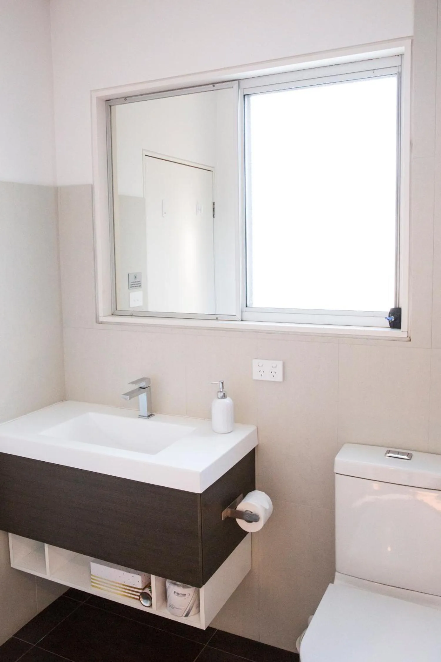 Toilet in Bayhaven Lodge