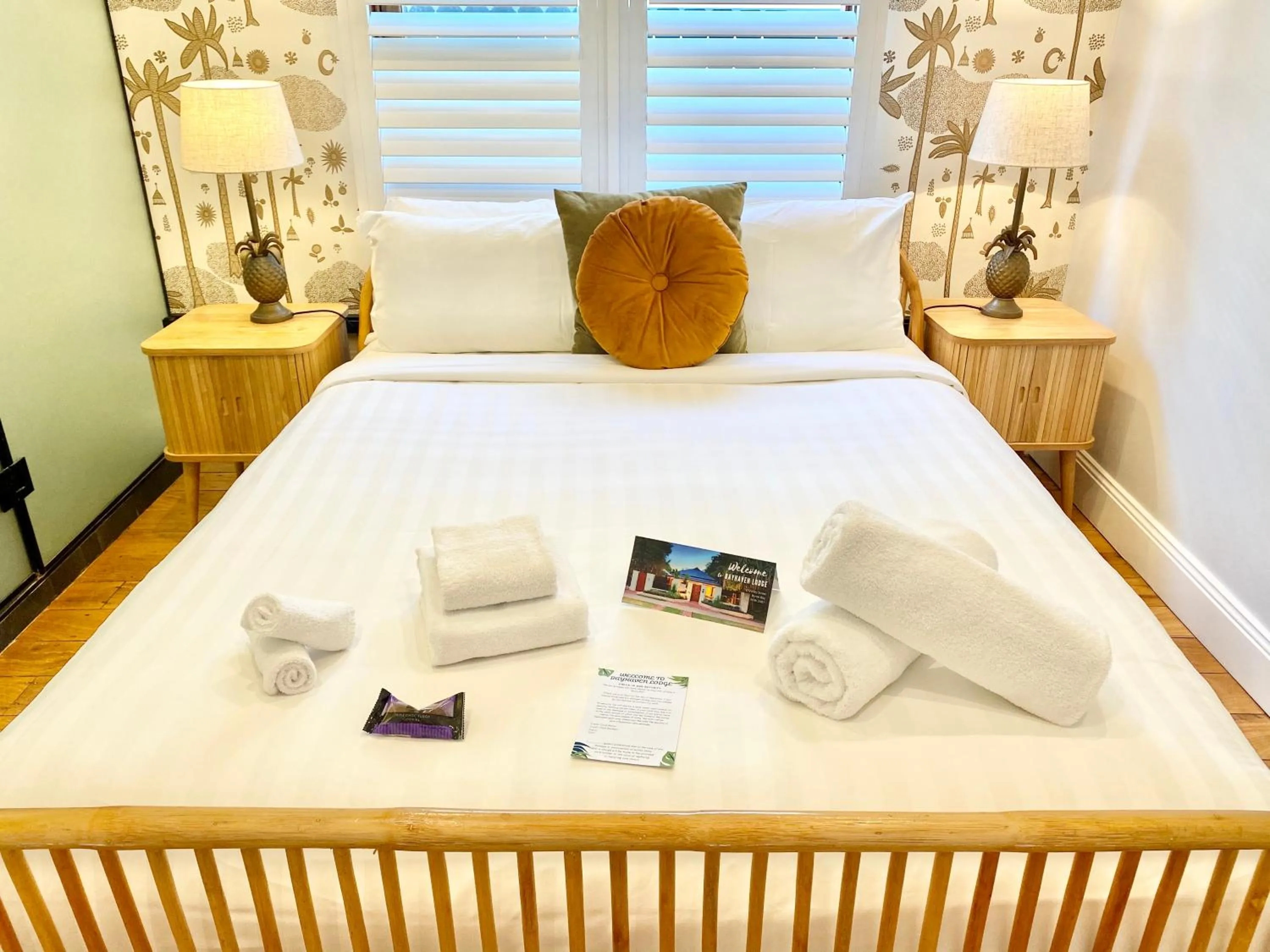 Bedroom, Bed in Bayhaven Lodge