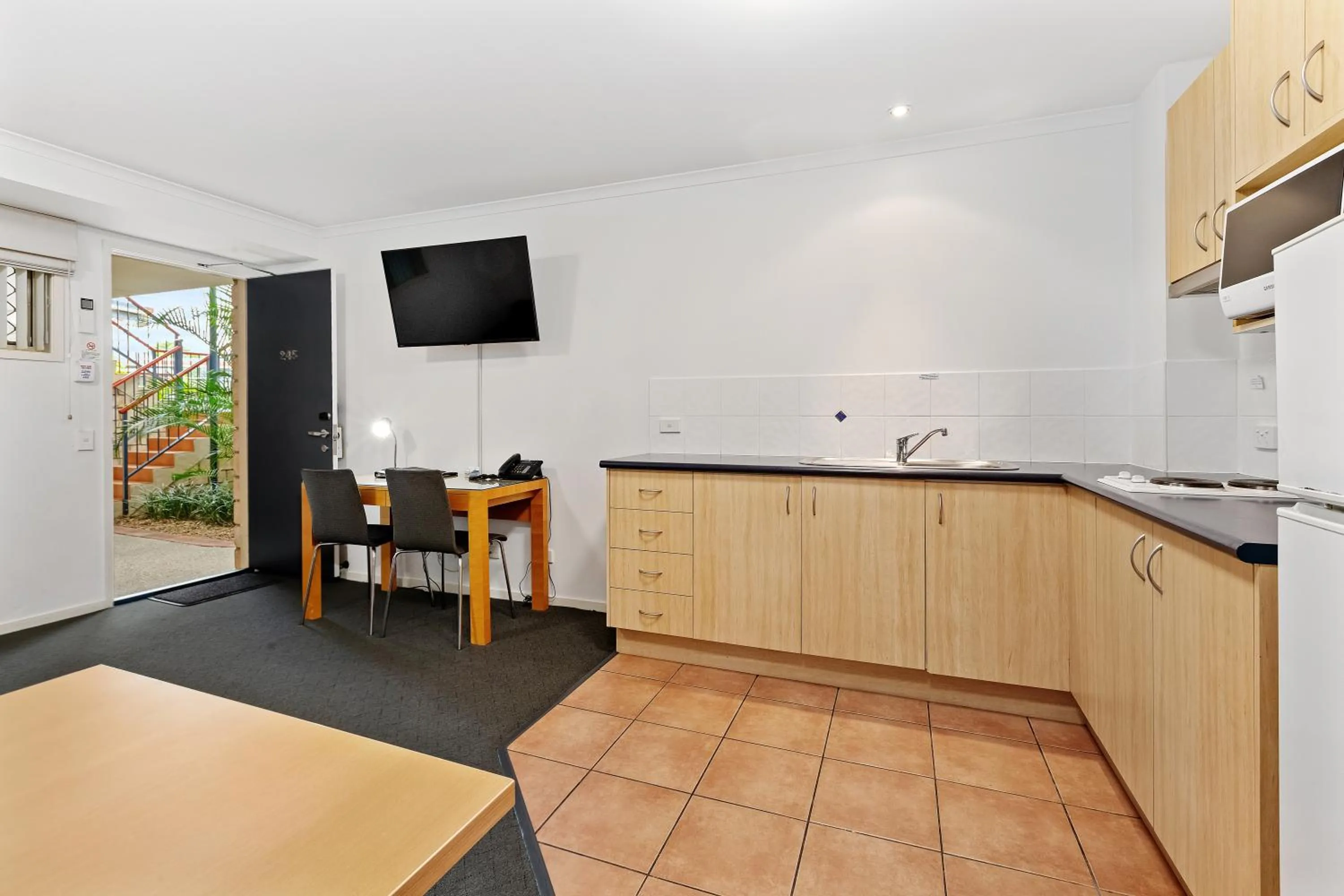 Kitchen or kitchenette in Browns Plains Motor Inn