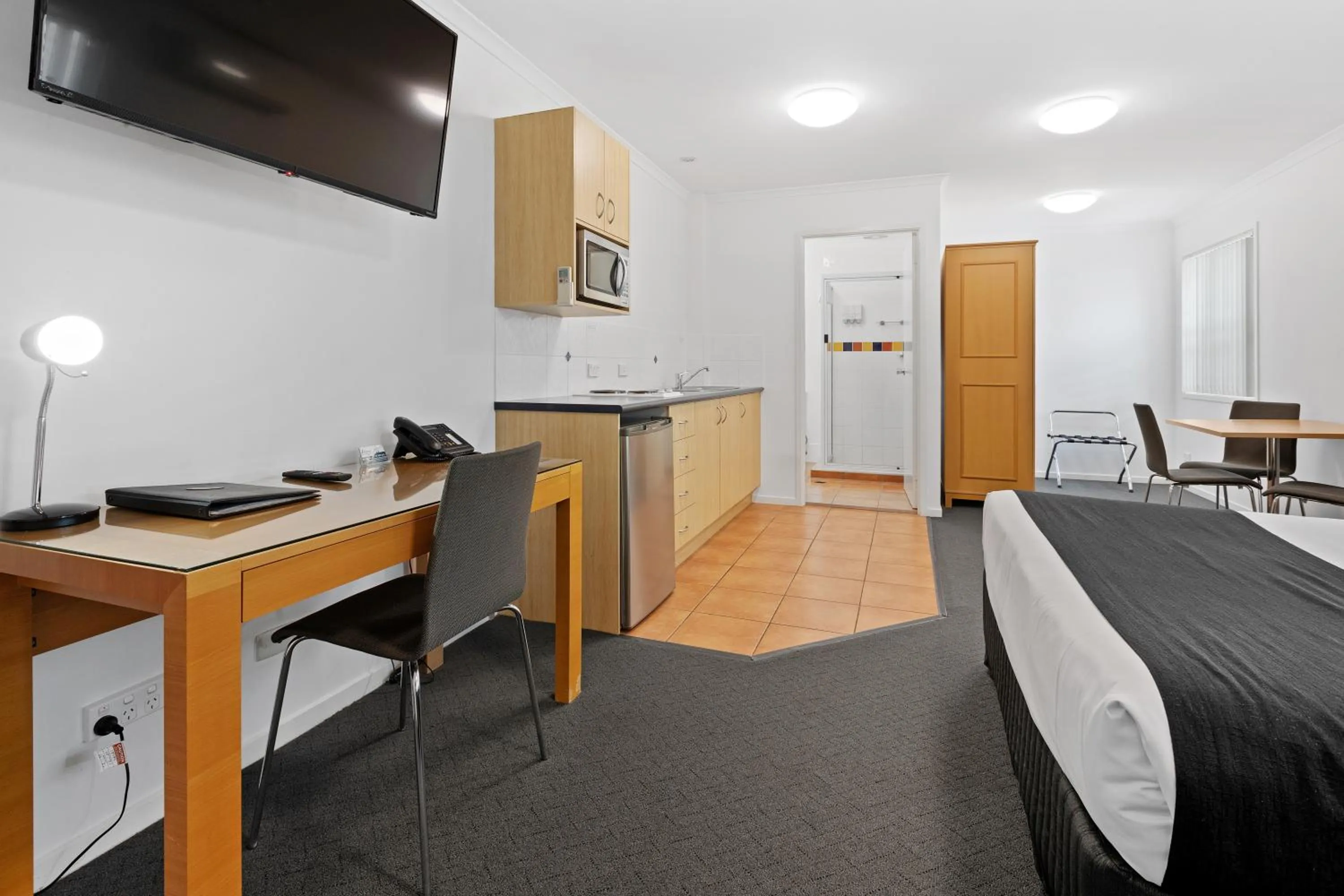 Kitchen or kitchenette in Browns Plains Motor Inn