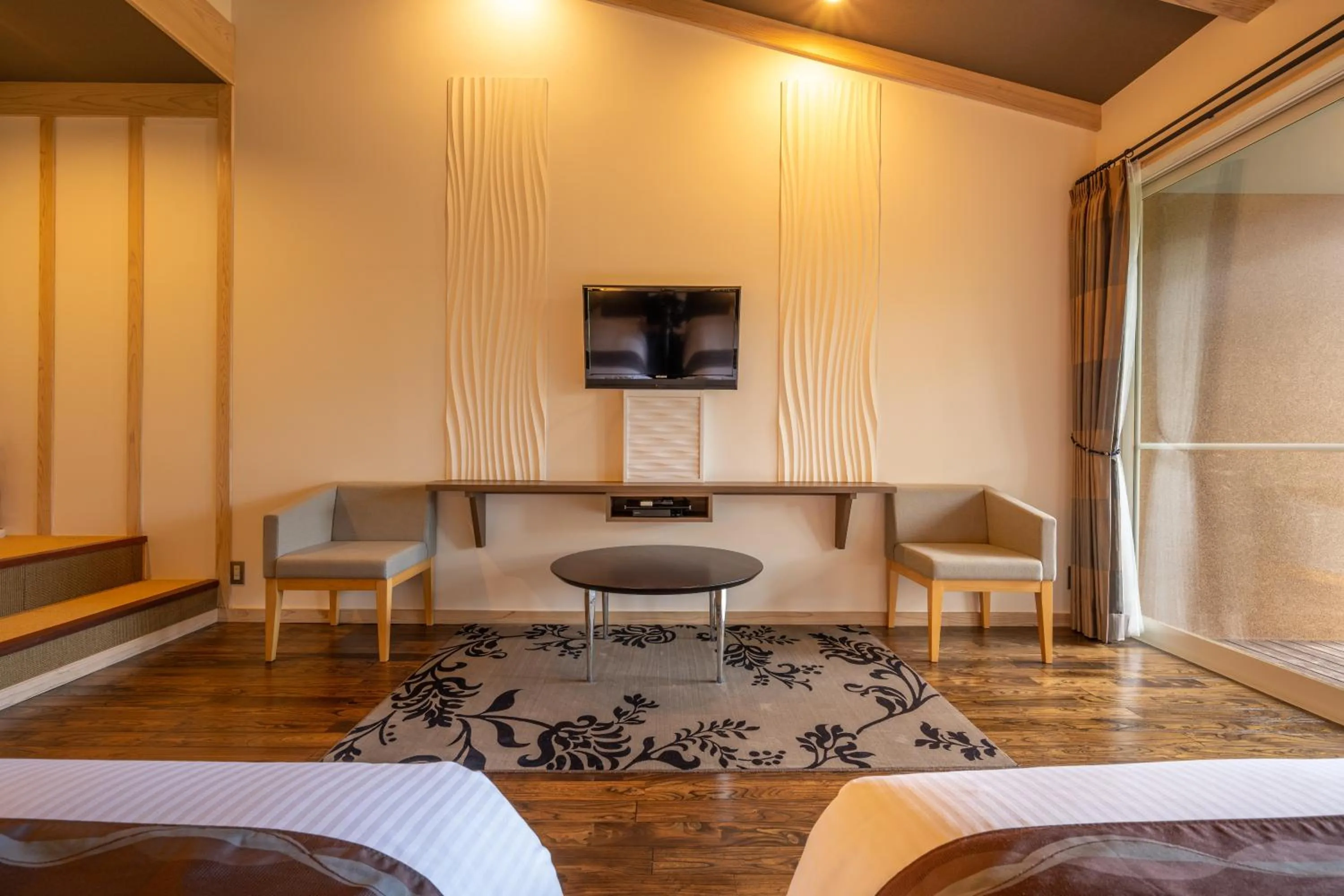 TV and multimedia in Kusayane no yado Ryunohige