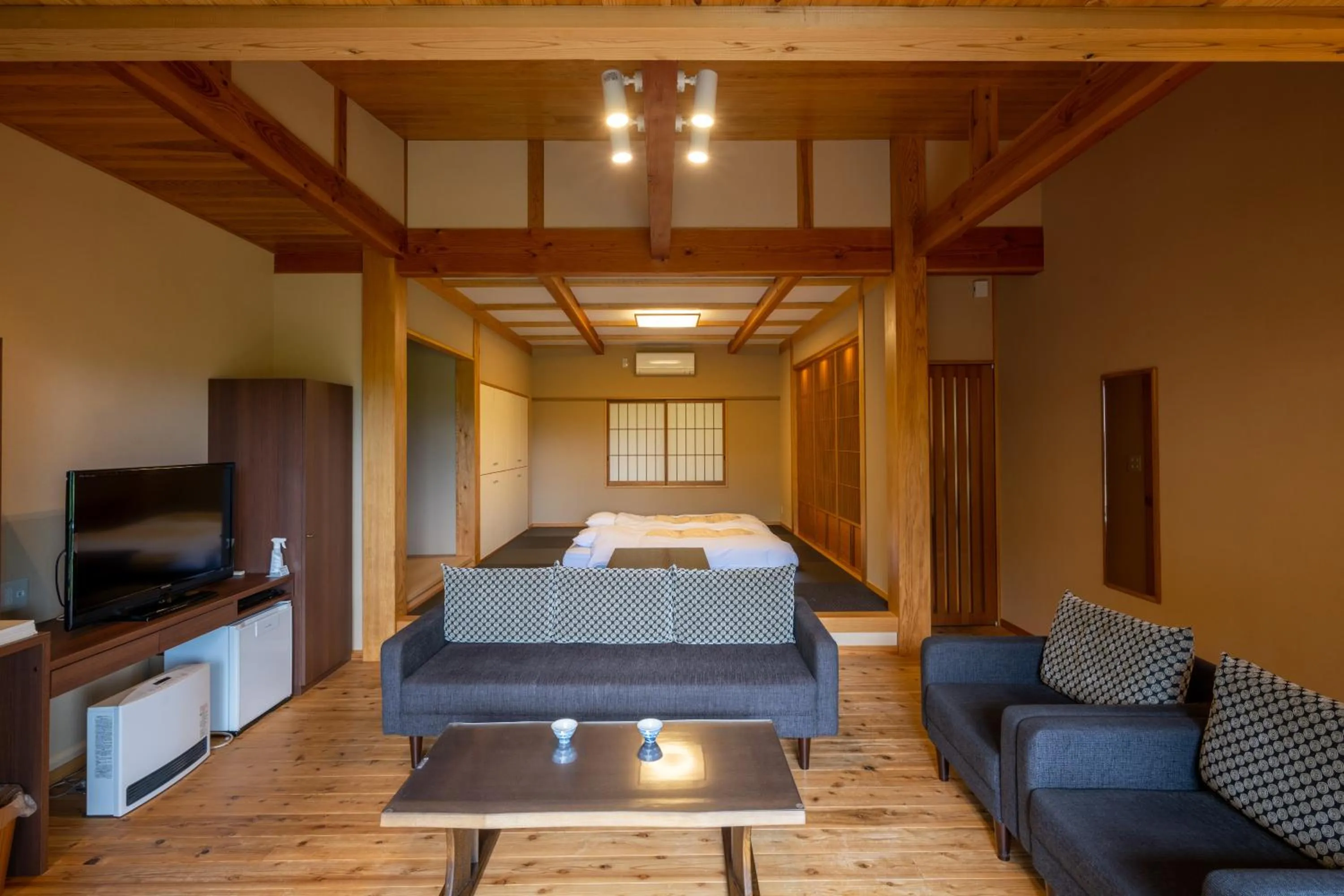 TV and multimedia in Kusayane no yado Ryunohige