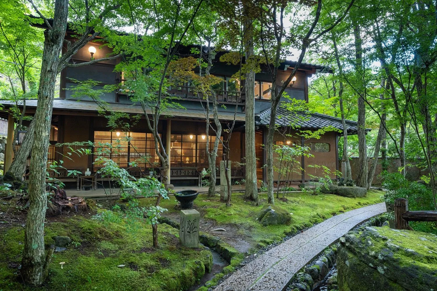 Property building in Nihon-no-Ashitaba