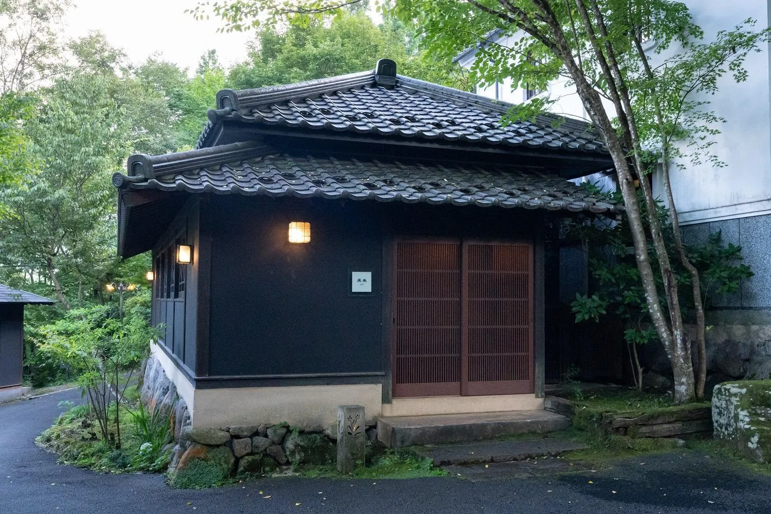 Property building in Nihon-no-Ashitaba