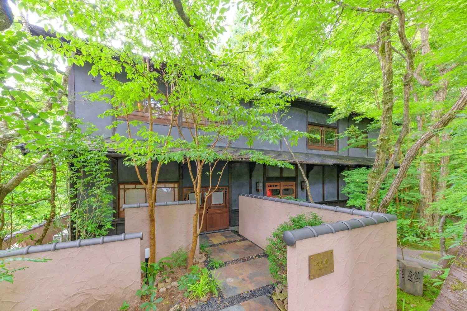Property building in Nihon-no-Ashitaba
