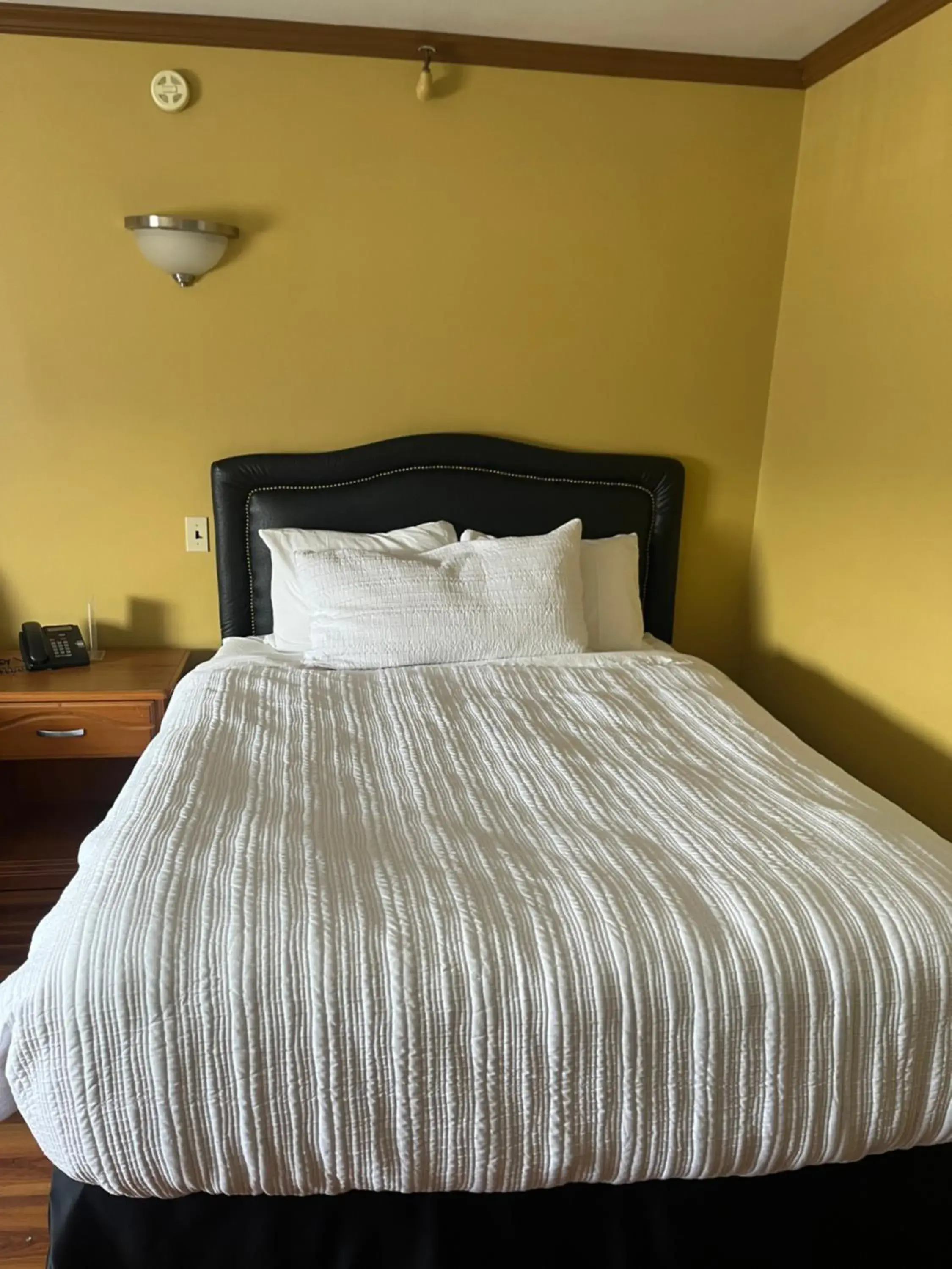 Deluxe Double Room with Balcony in Hotel Motel Le Château Deluxe Double Room with Balcony in Hotel Motel Le Château