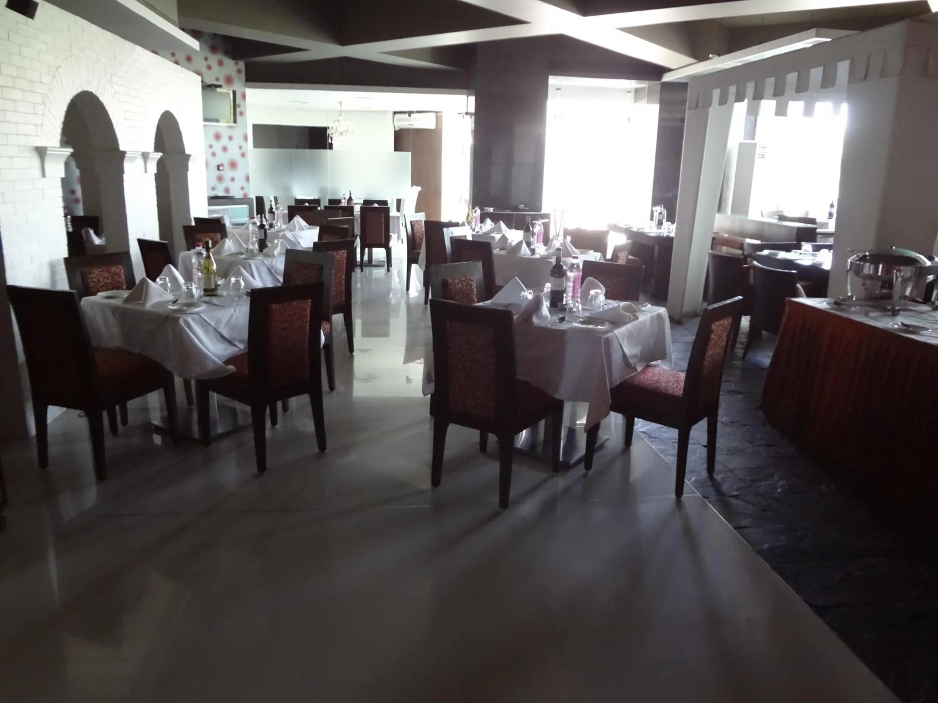 Restaurant/places to eat in Hotel Satkar Residency