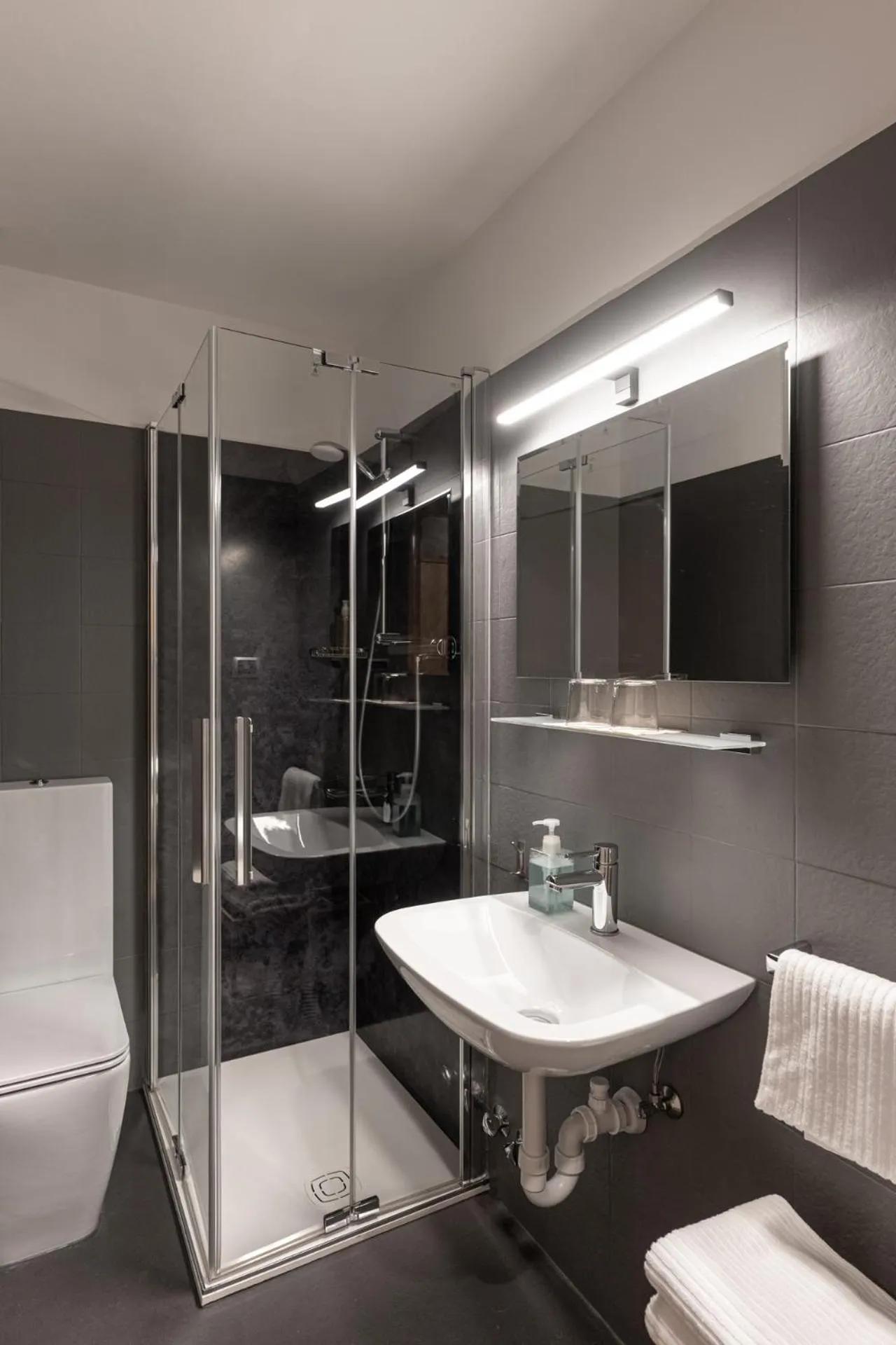 Shower in Gasthof Salurn