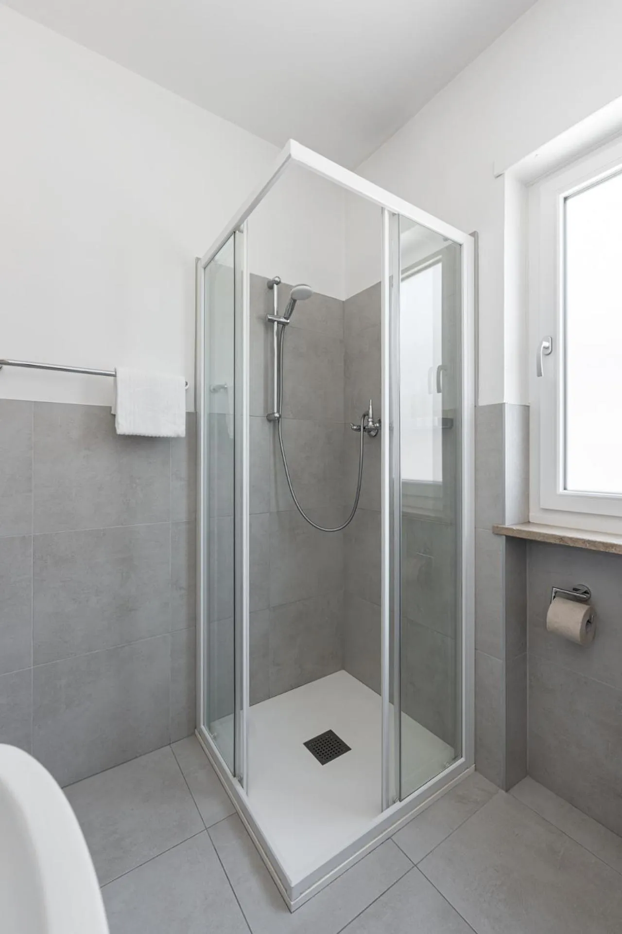 Shower in Gasthof Salurn