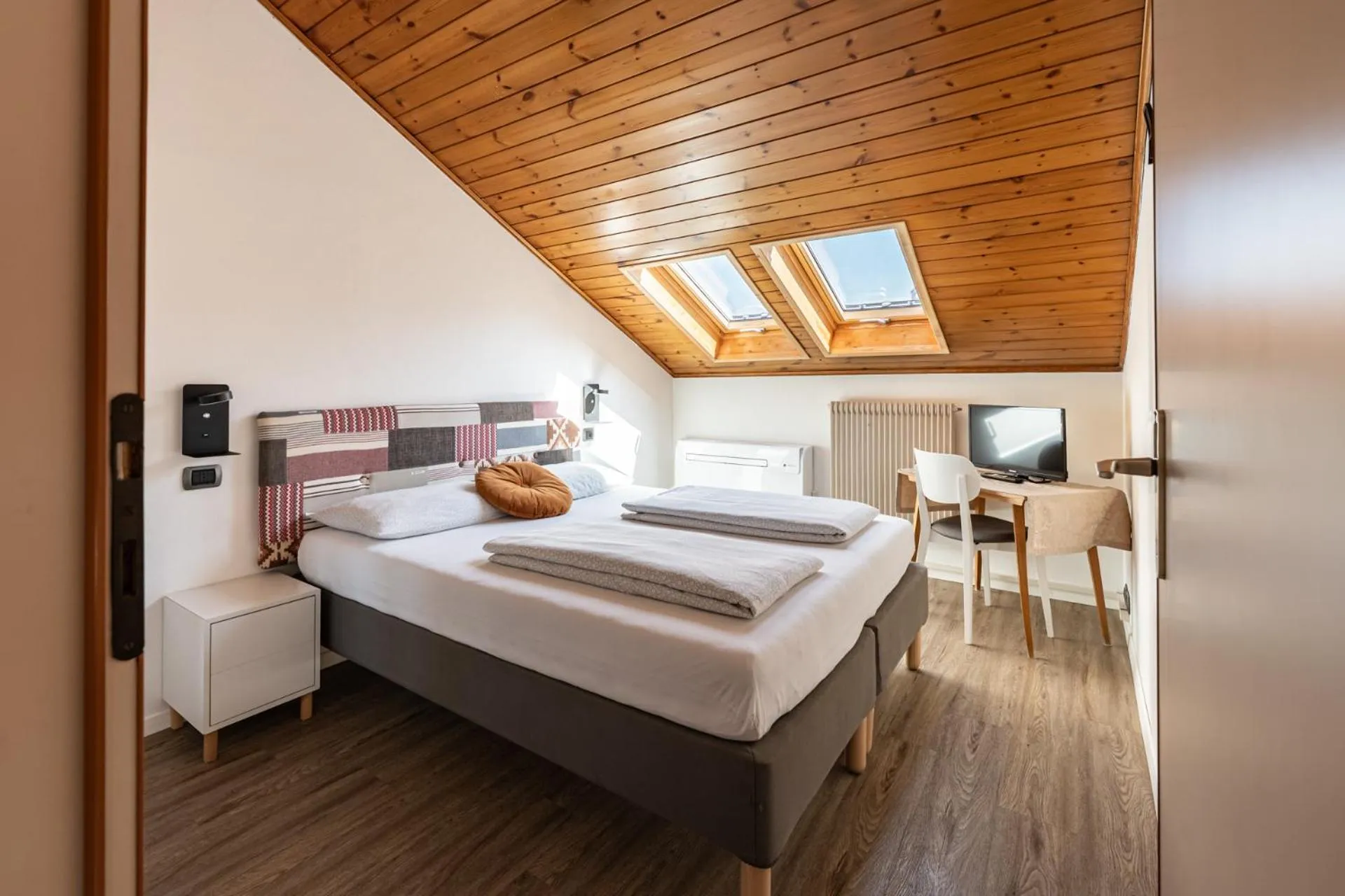 TV and multimedia, Bed in Gasthof Salurn