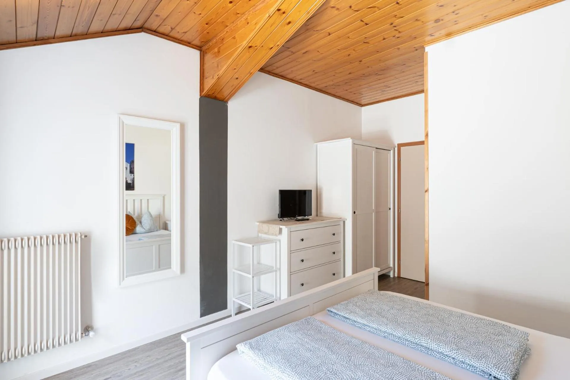 Bedroom, Bed in Gasthof Salurn