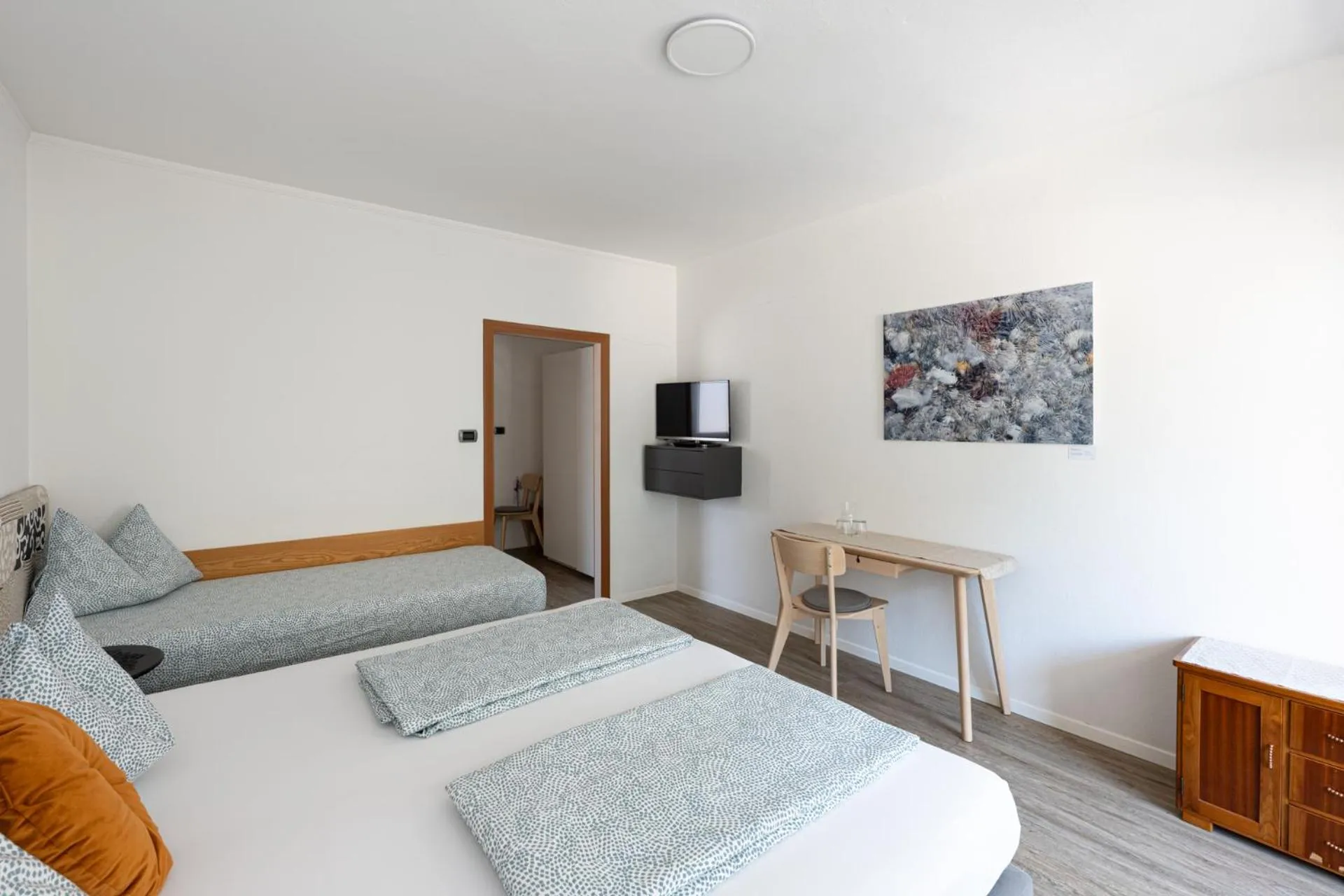 TV and multimedia, Bed in Gasthof Salurn