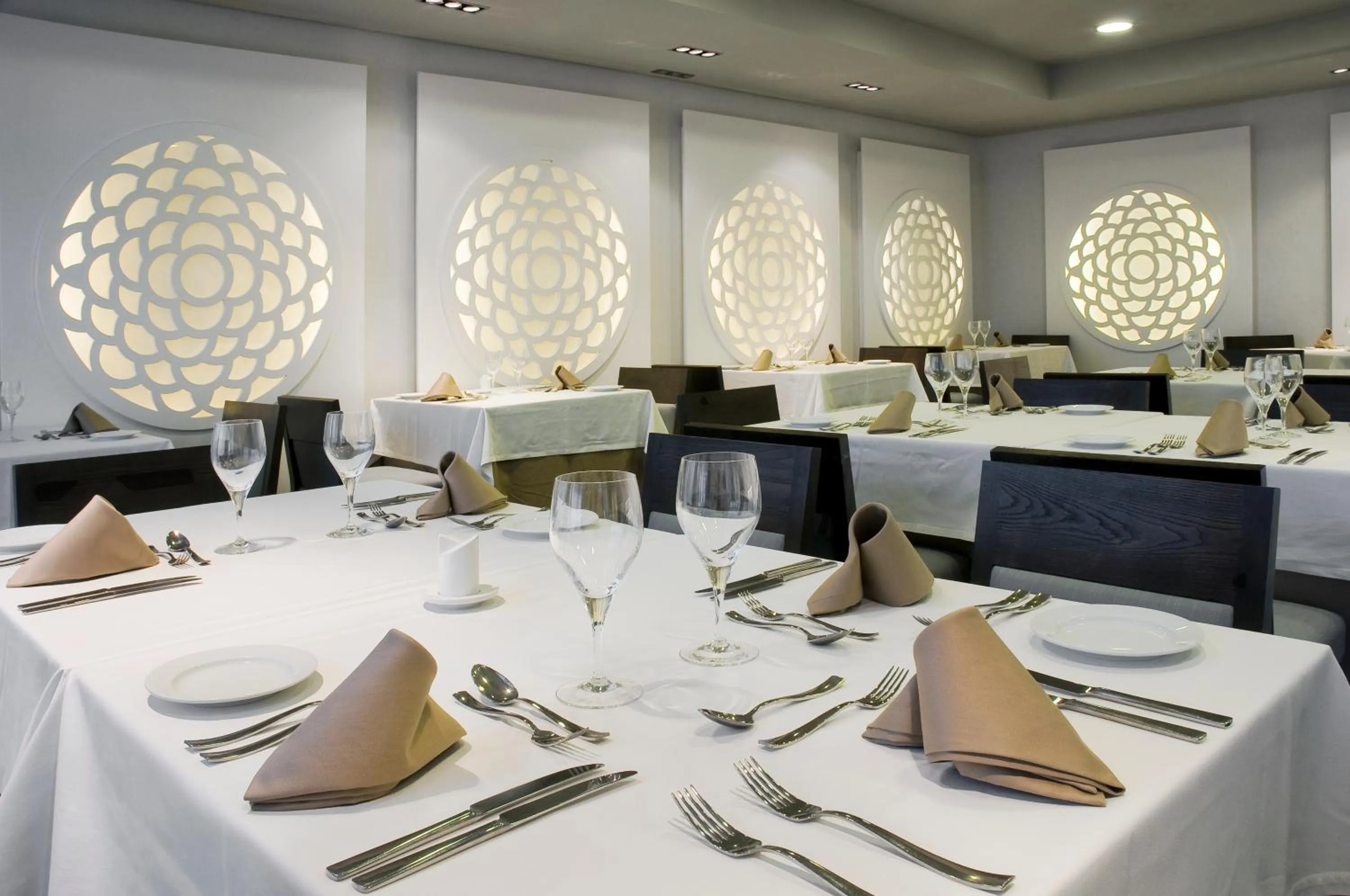 Restaurant/places to eat in Kn Hotel Arenas del Mar Adults Only