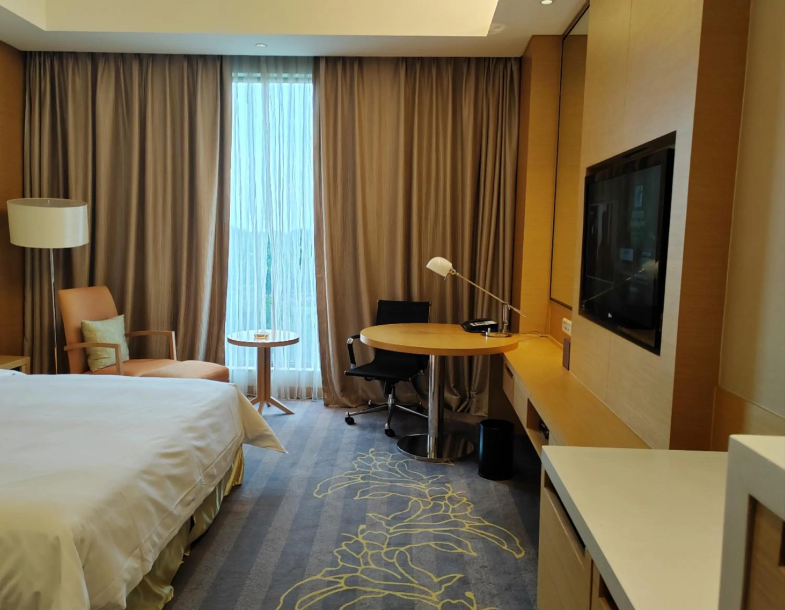 Photo of the whole room, Bed in Holiday Inn Nanyang by IHG