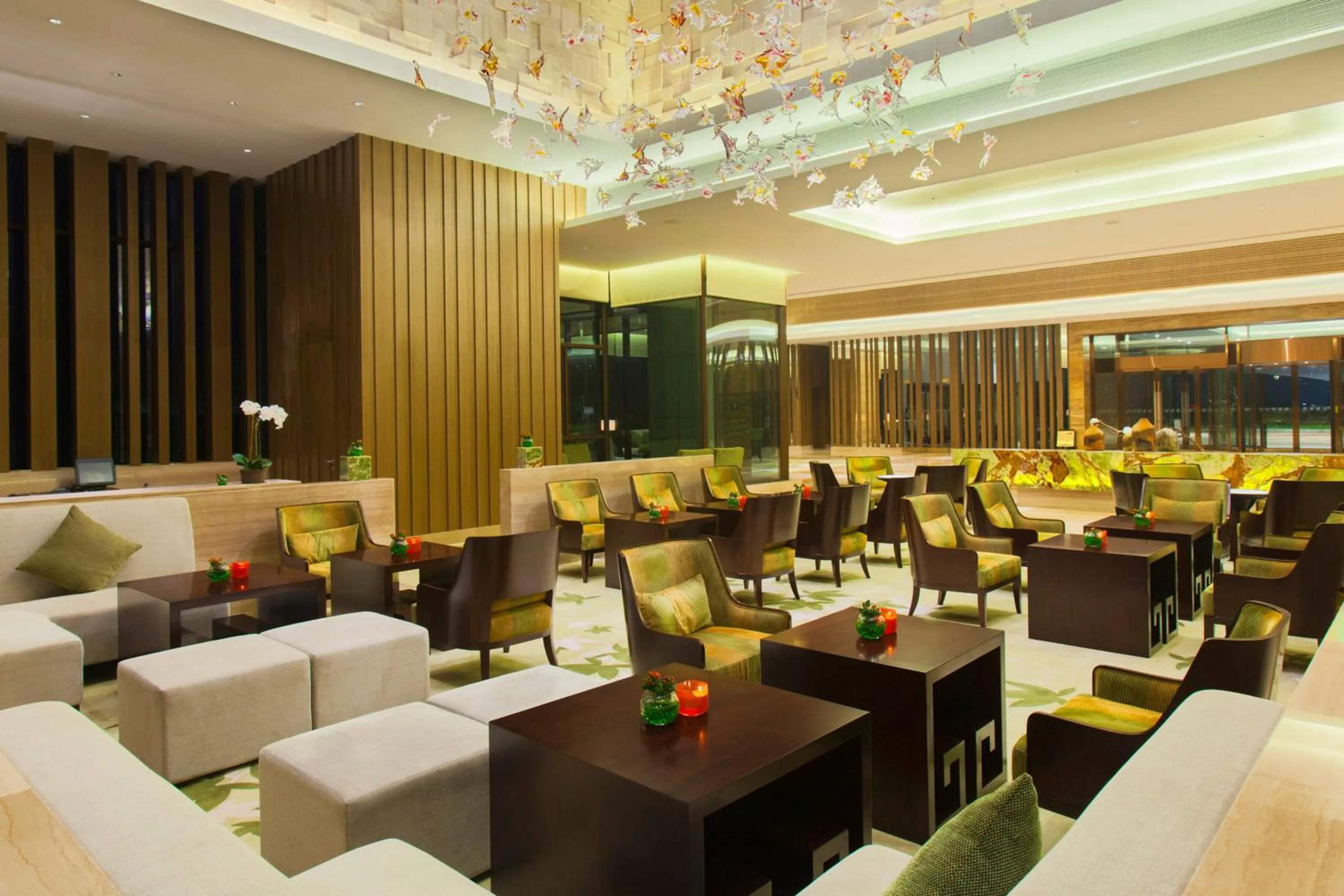 Lounge or bar in Holiday Inn Nanyang by IHG