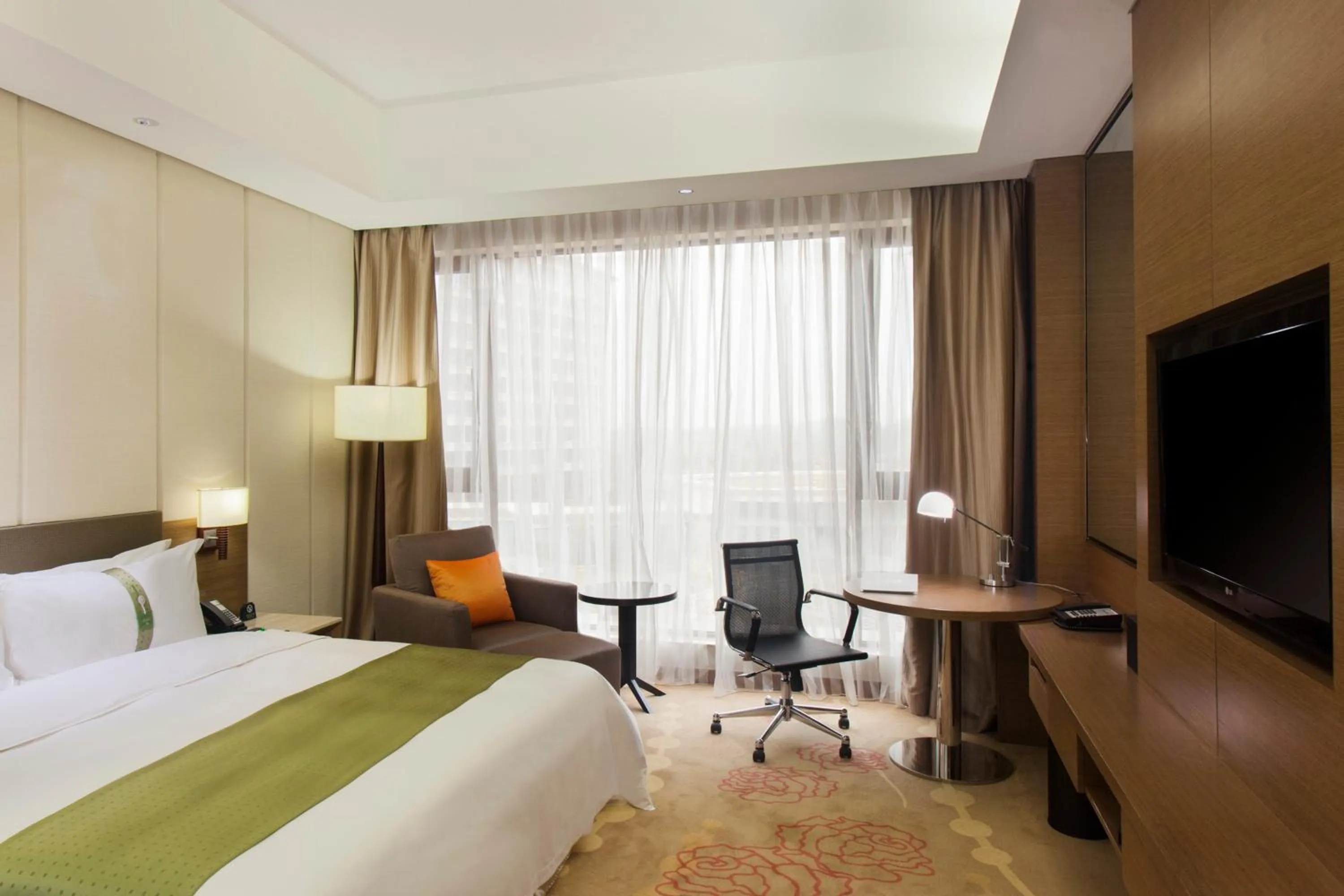 Photo of the whole room, Bed in Holiday Inn Nanyang by IHG