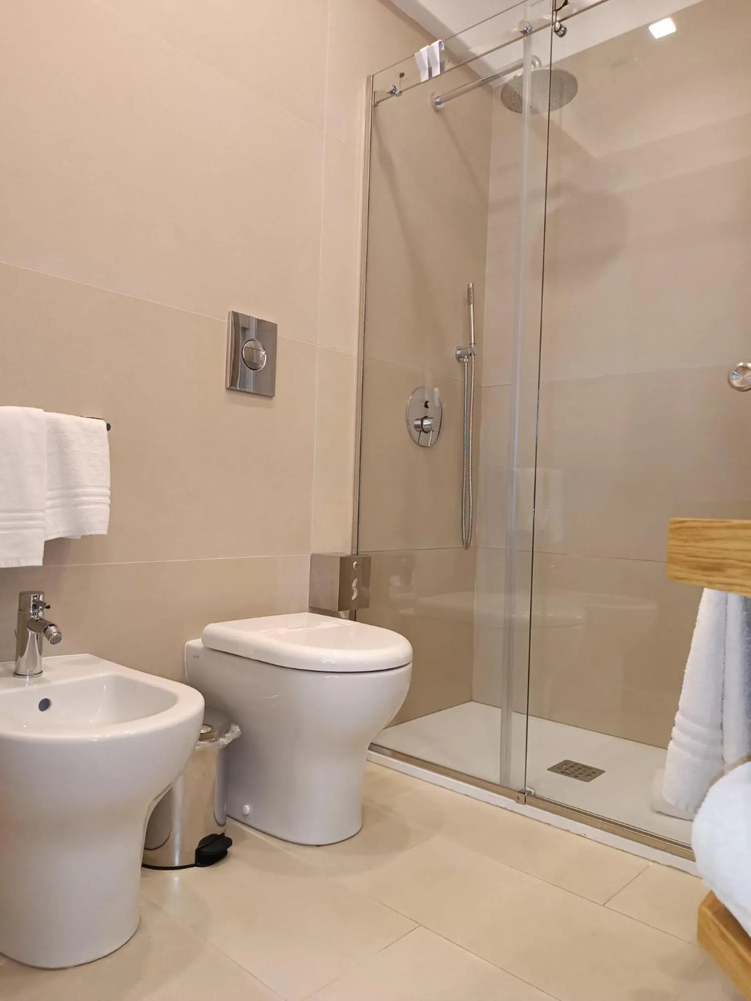 Shower in La Marsa Vacances