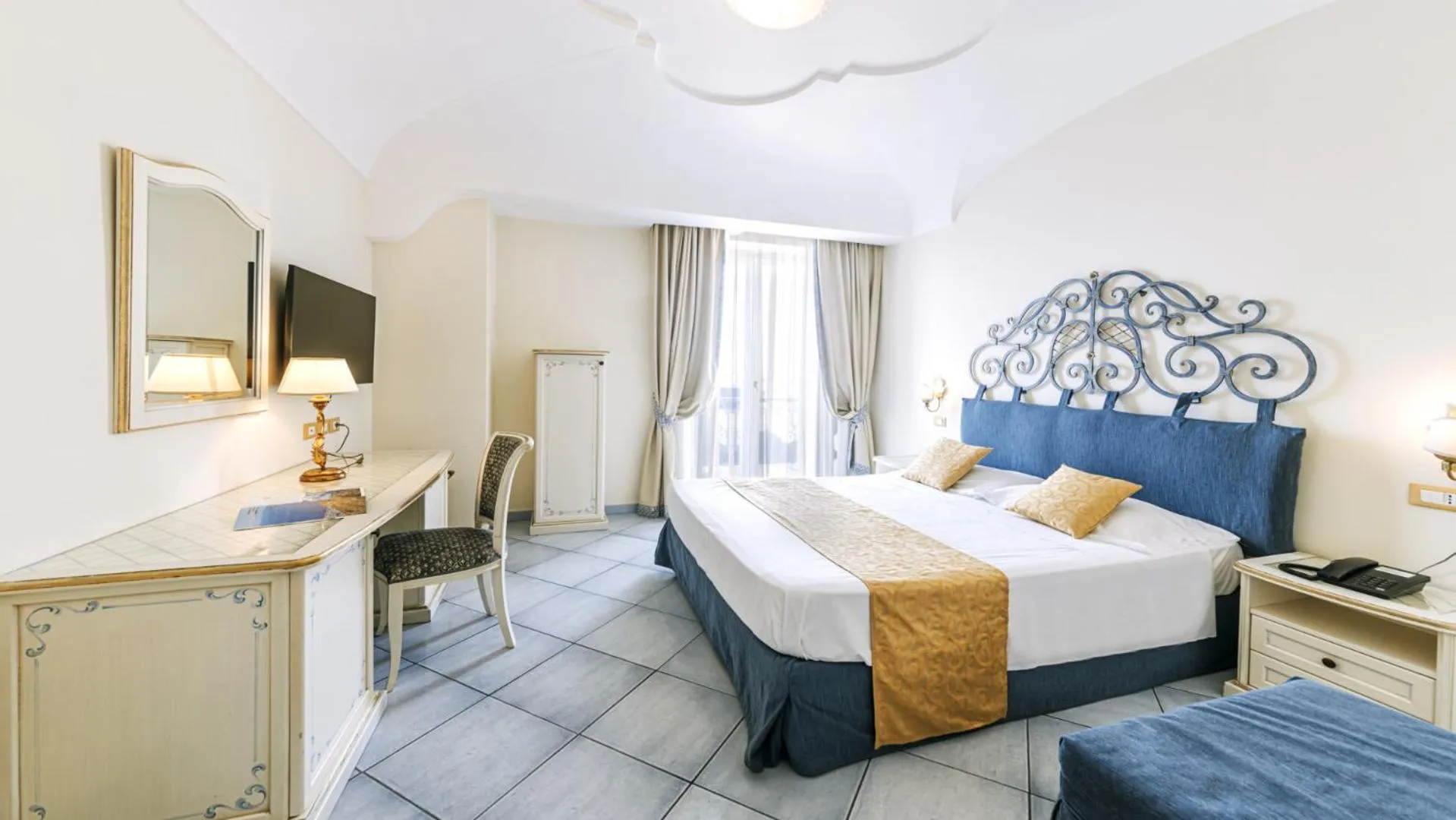 Bed in Hotel Nettuno