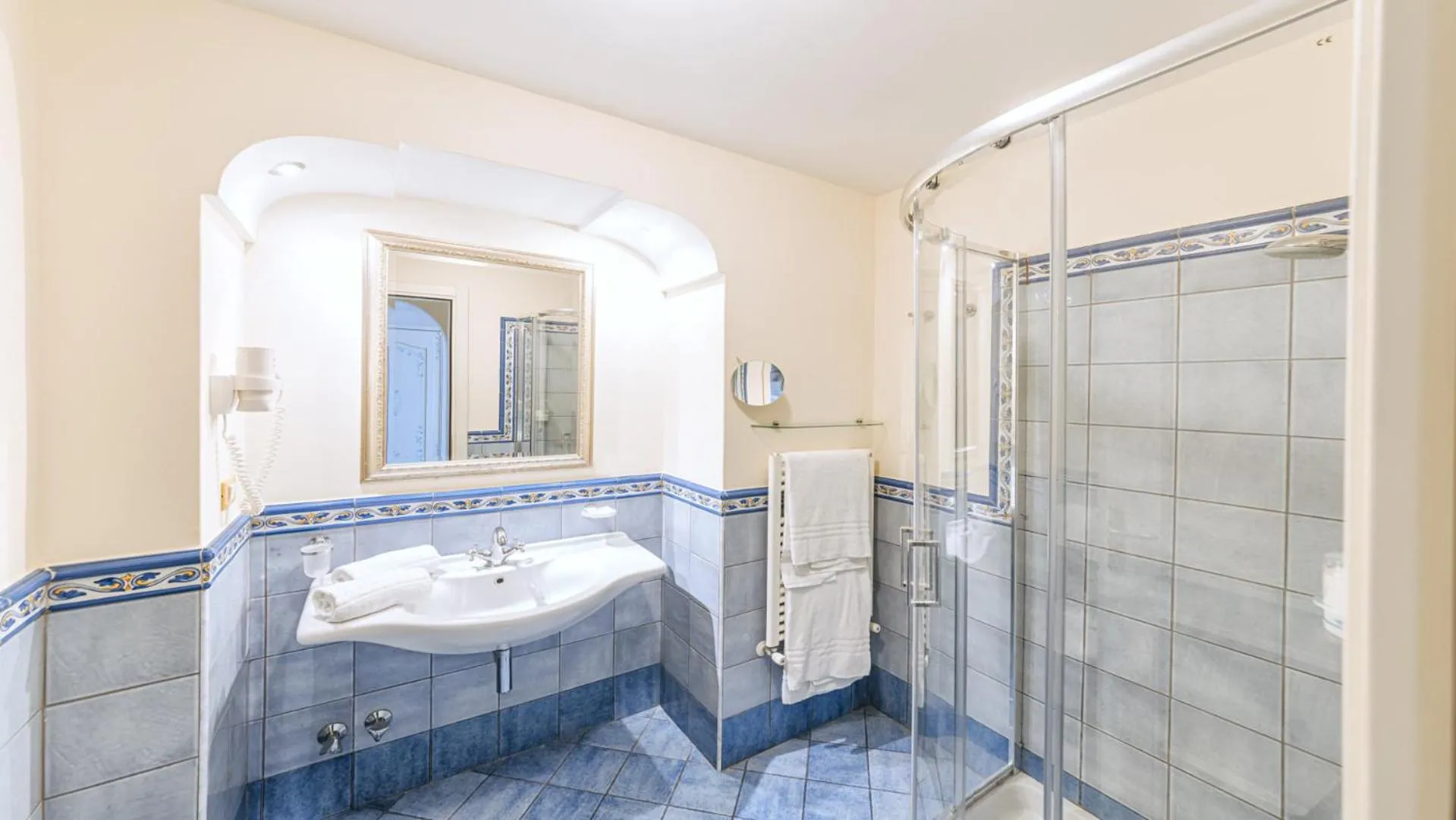 Shower in Hotel Nettuno