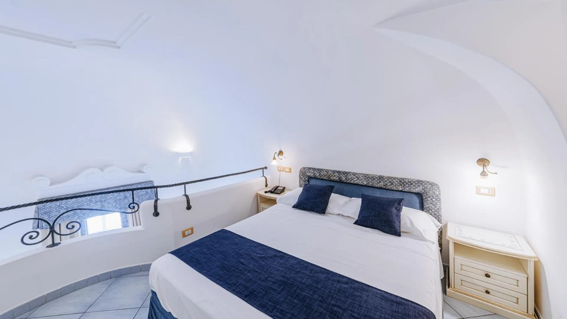 Bed in Hotel Nettuno