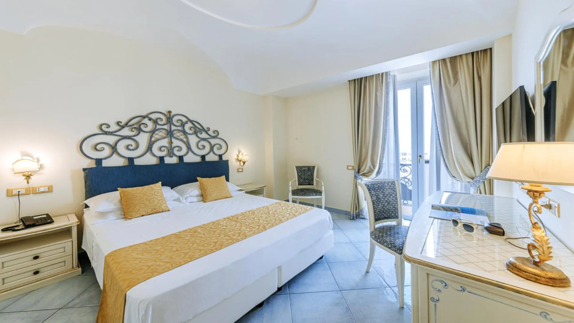 Bed in Hotel Nettuno