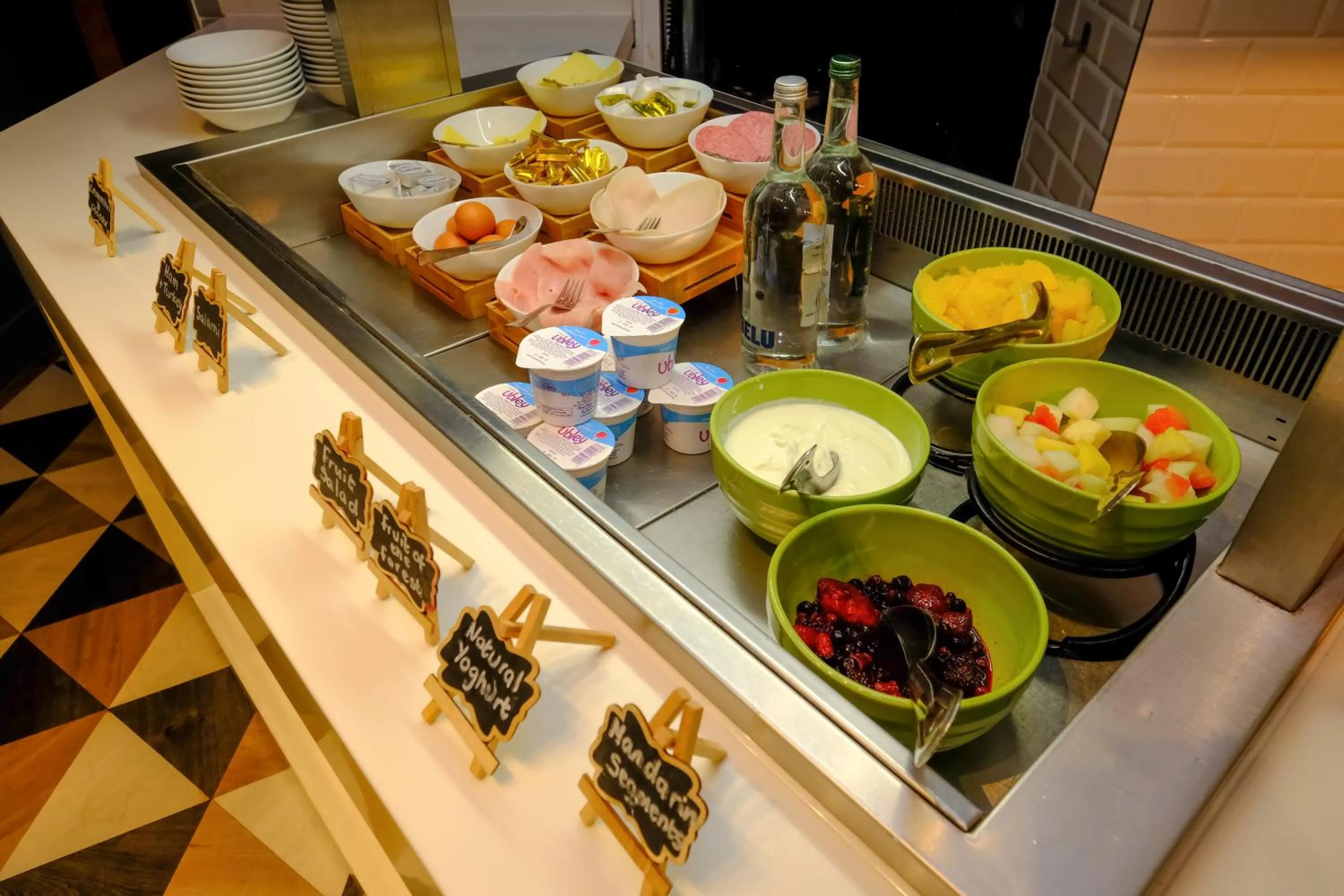 Food and drinks in Holiday Inn Warrington by IHG