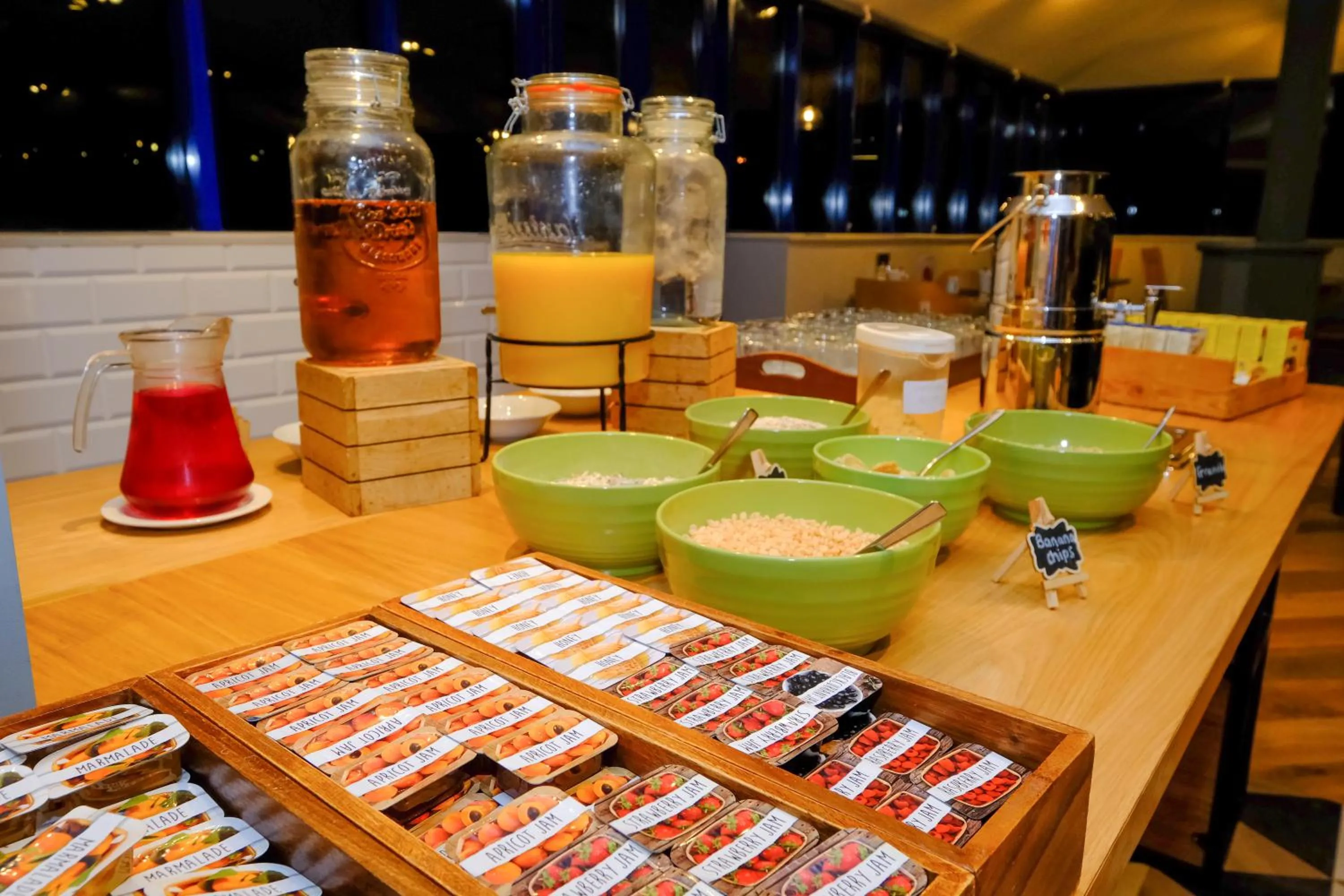 Food and drinks in Holiday Inn Warrington by IHG