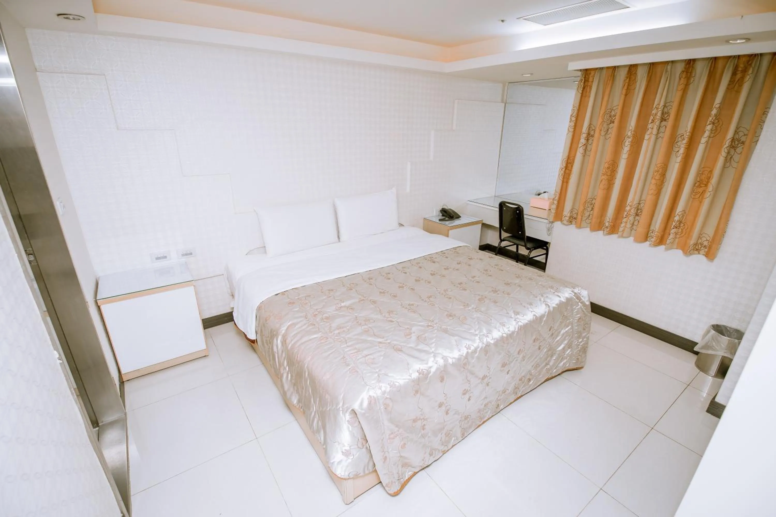 Photo of the whole room, Bed in Guide Hotel Taoyuan Fuxing