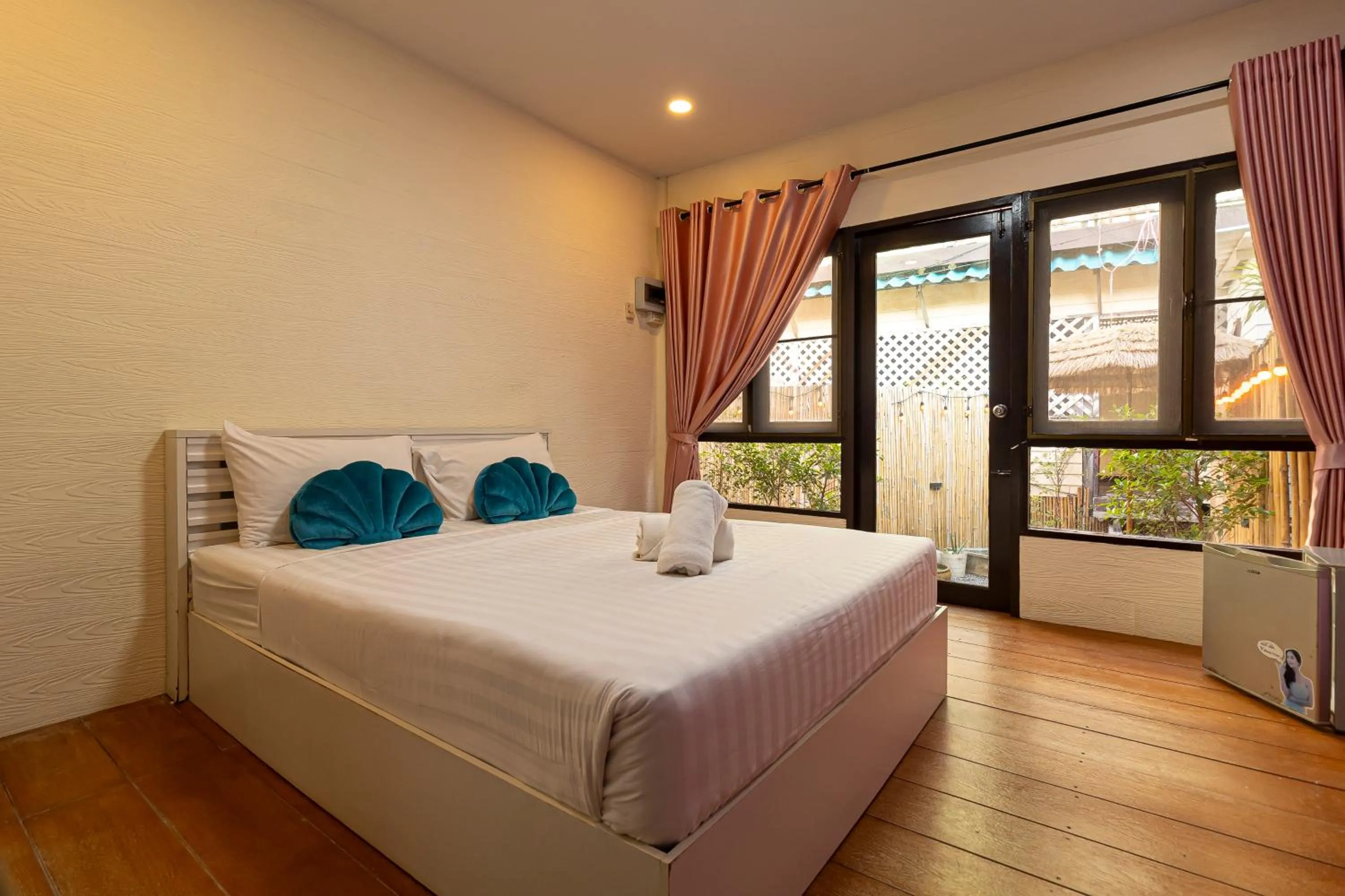 Bed in Karoon Sea View Lodge